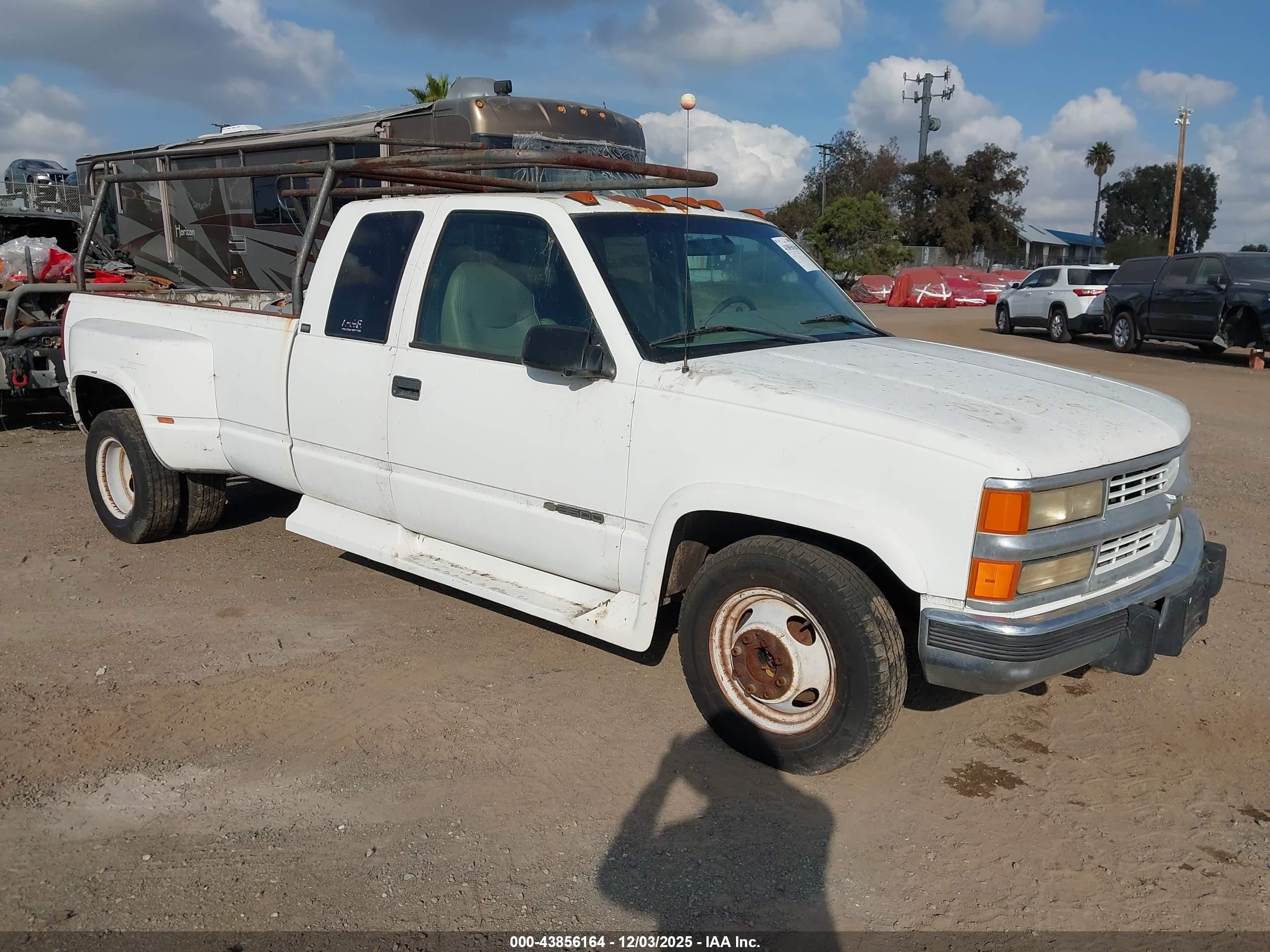 1995 Chevrolet Silverado 3500, VIN 1GBHC39F1SE253048 — Зад