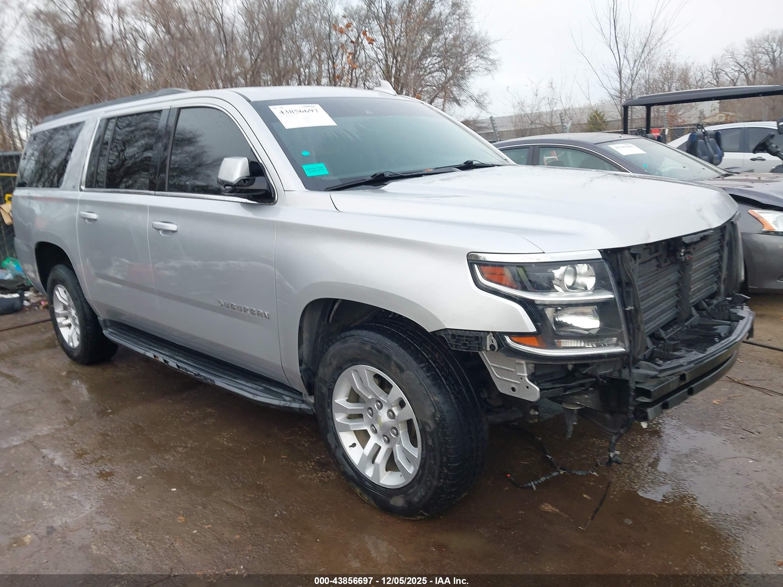 2018 Chevrolet Suburban LT, VIN 1GNSKHKC6JR276597 — Side