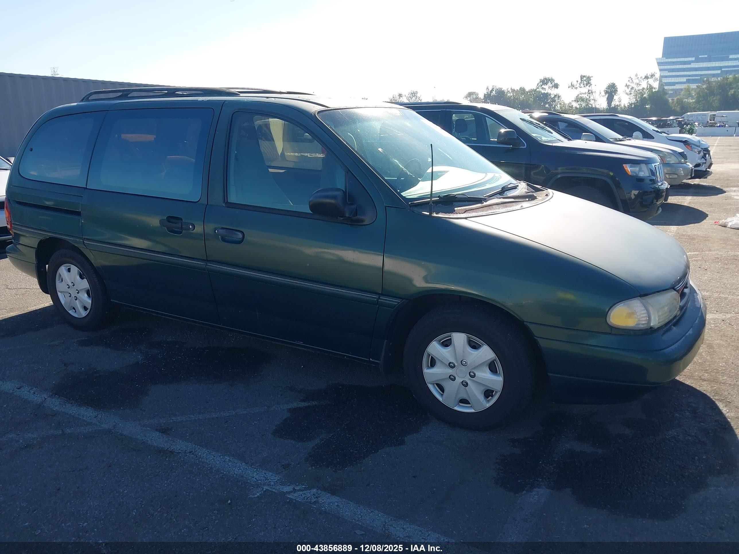 1995 Ford Windstar GL, VIN 2FMDA5147SBC15997 — Normal wear