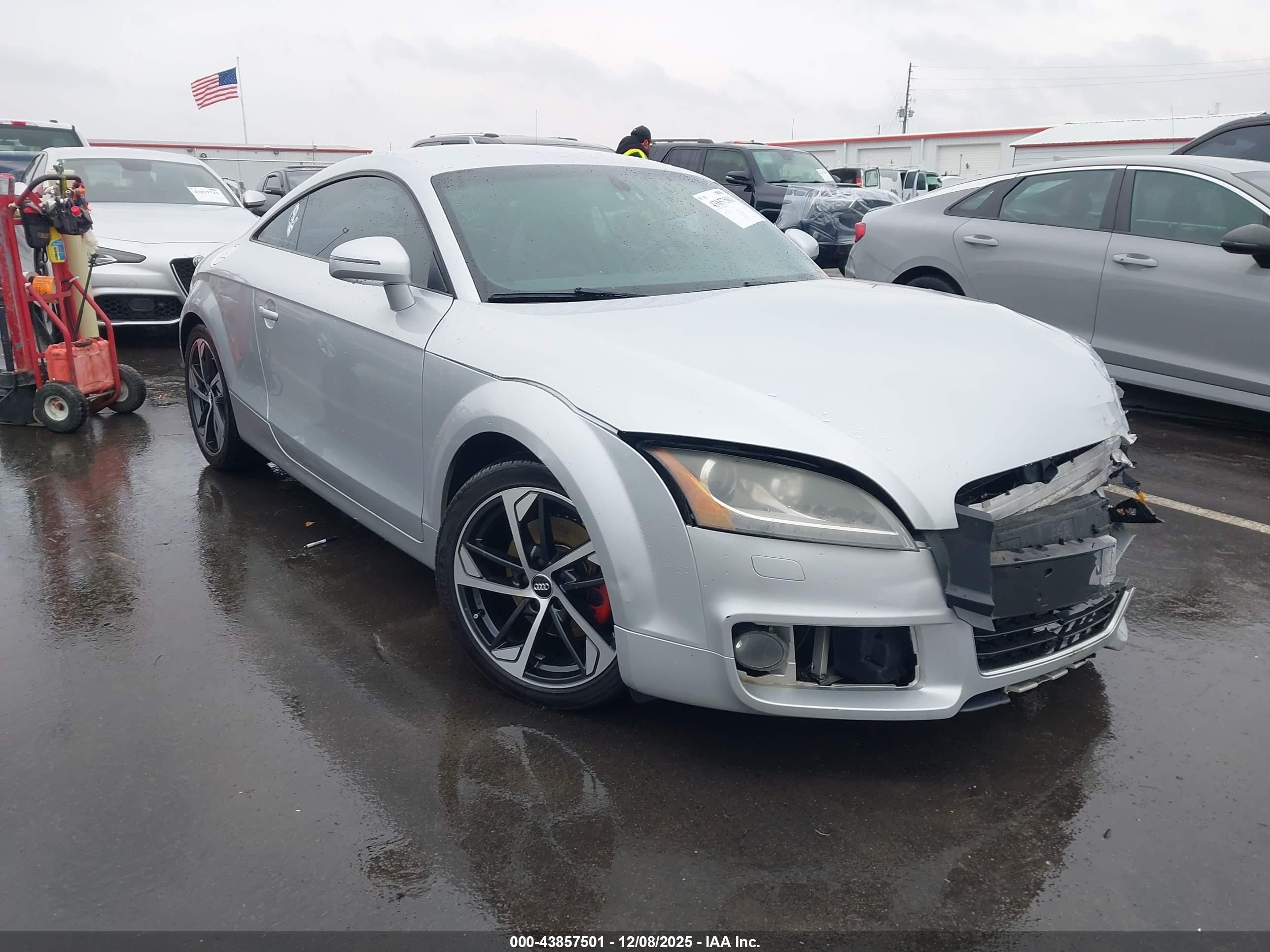 2011 Audi TT Premium Plus, VIN TRUBFAFK7B1026796 — Перед
