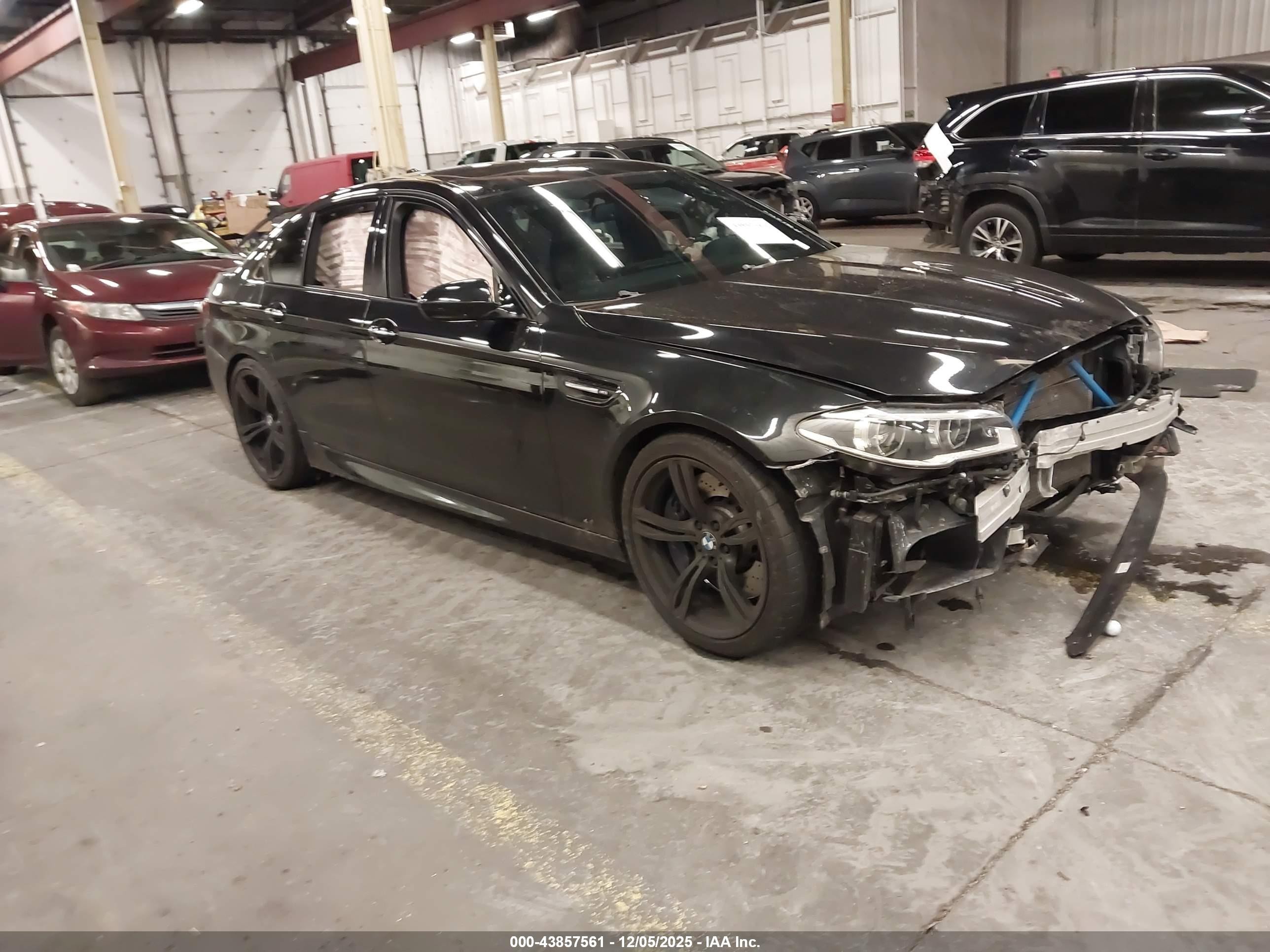2016 BMW M5, VIN WBSFV9C58GG343172 — Перед