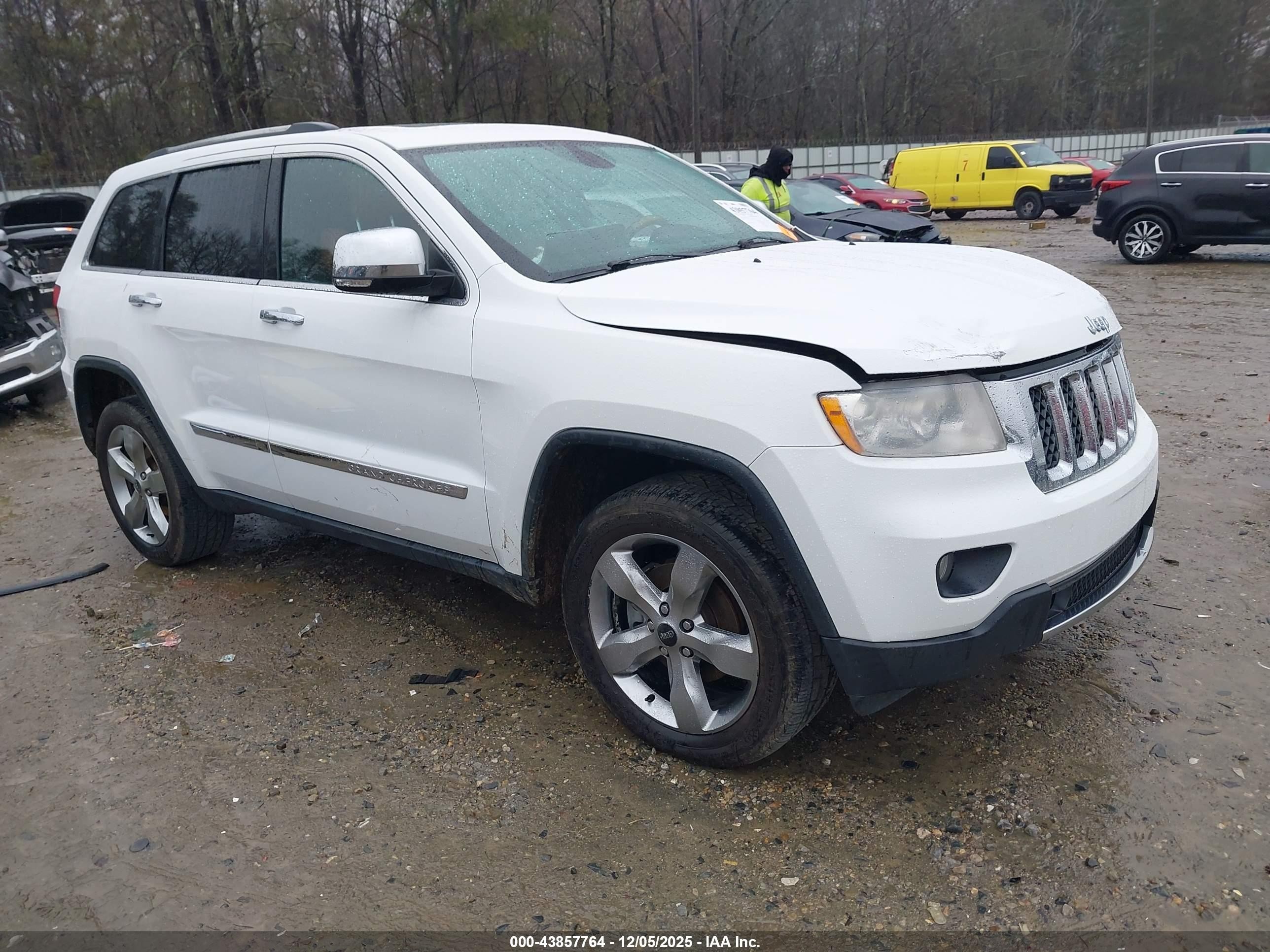2013 Jeep Grand Cherokee Overland, VIN 1C4RJFCGXDC607186 — Front end