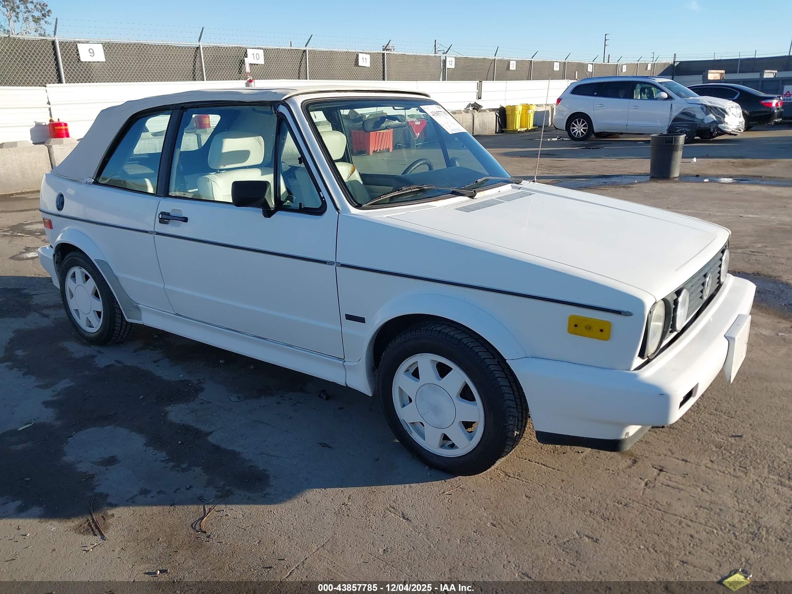 1992 Volkswagen Cabriolet, VIN WVWCC5158NK000271 — По всему кузову