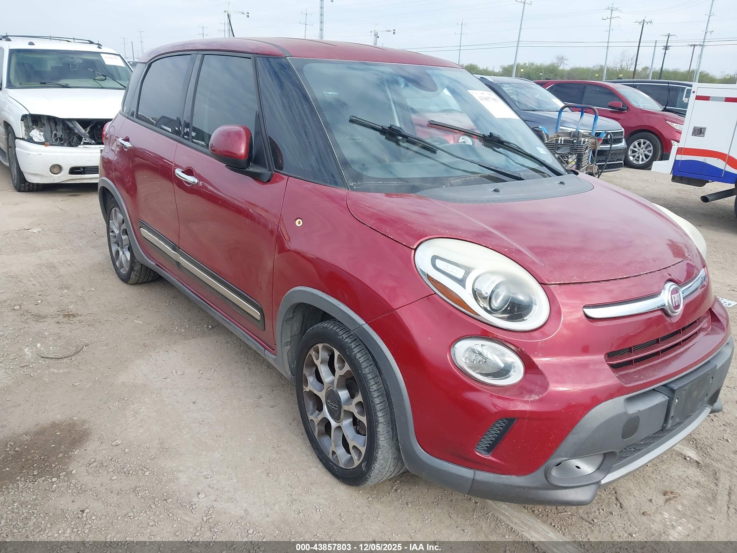 2015 FIAT 500L Urbana Trekking, VIN ZFBCFADH4FZ036489 — Front end
