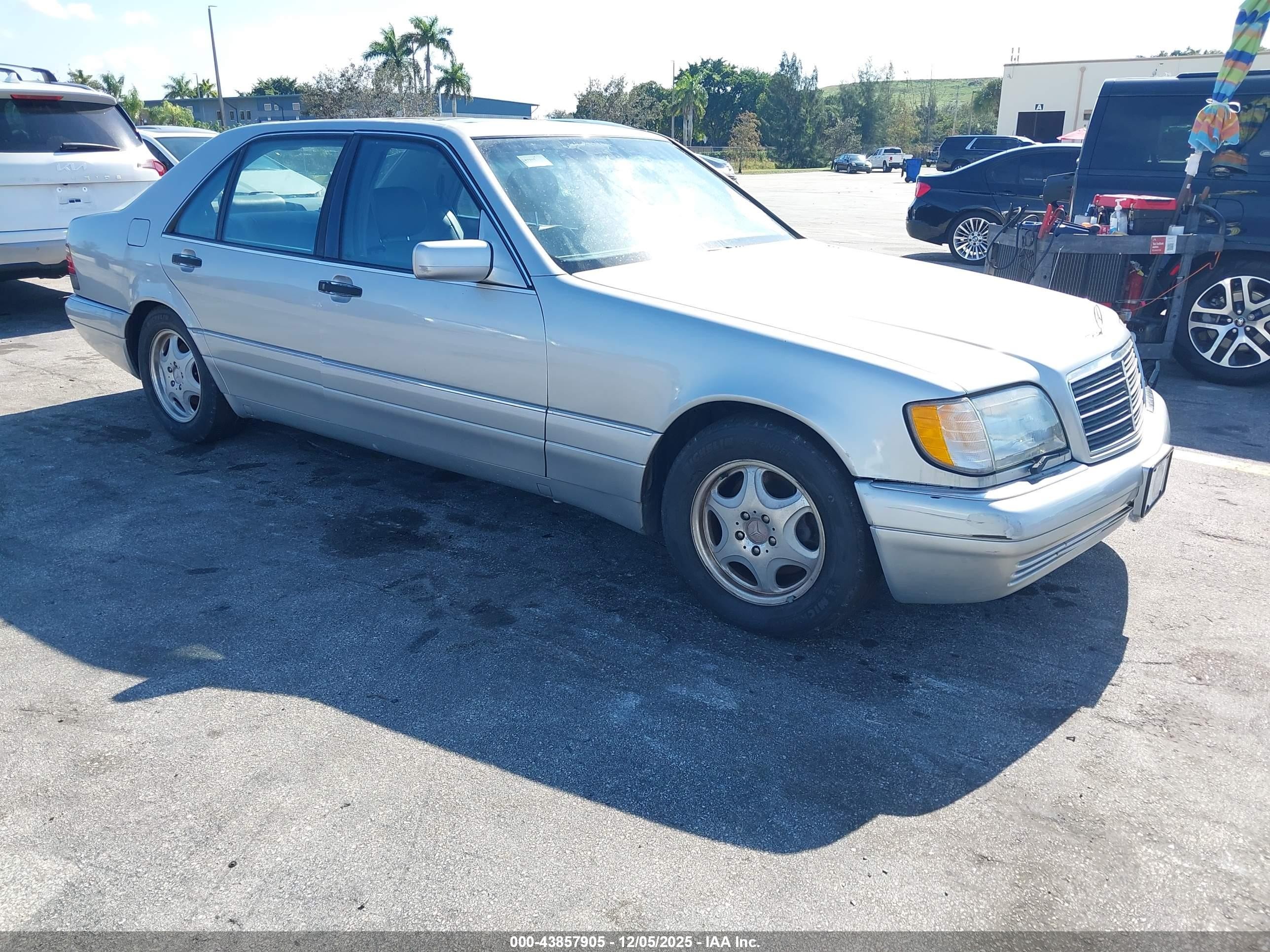 1999 Mercedes-Benz S 320/430/500, VIN WDBGA43G6XA429237 — Rear end