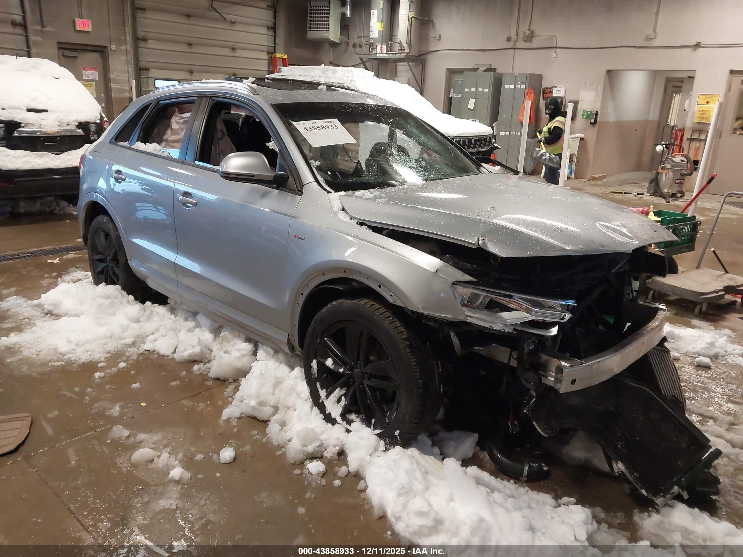 2018 Audi Q3 Premium, VIN WA1ECCFS1JR027139 — Стихия