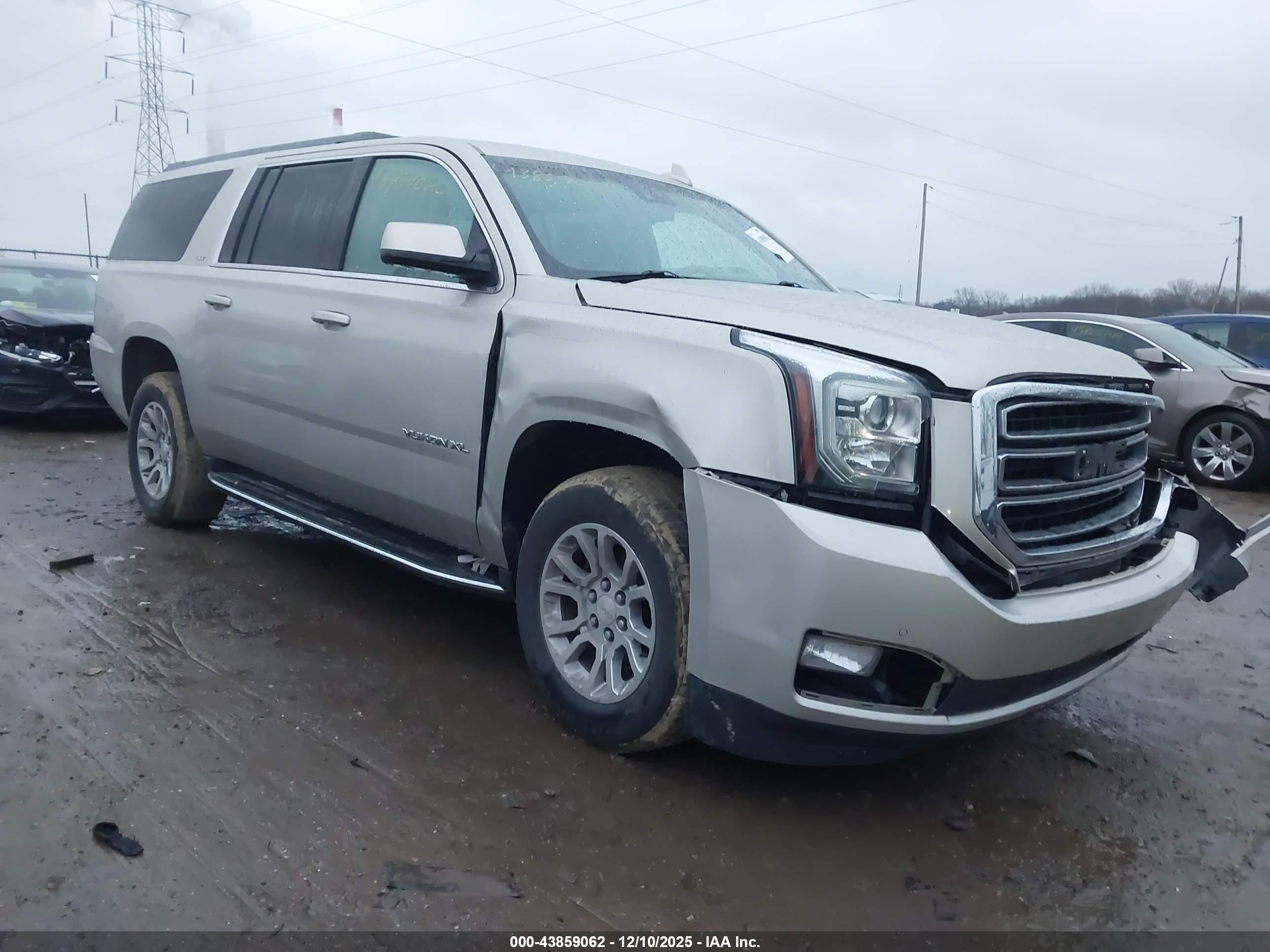 2017 GMC Yukon XL SLT, VIN 1GKS2GKC8HR181623 — Front end