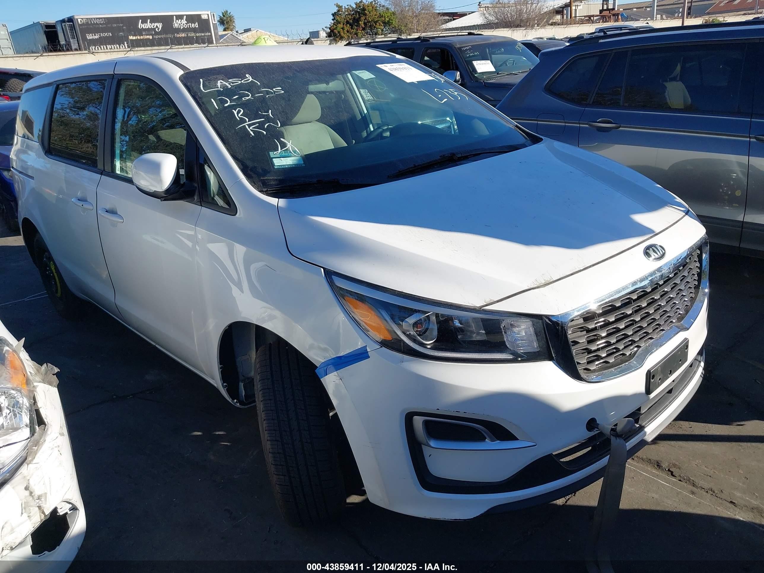 2019 Kia Sedona EX, VIN KNDMB5C11K6567430 — Stripped