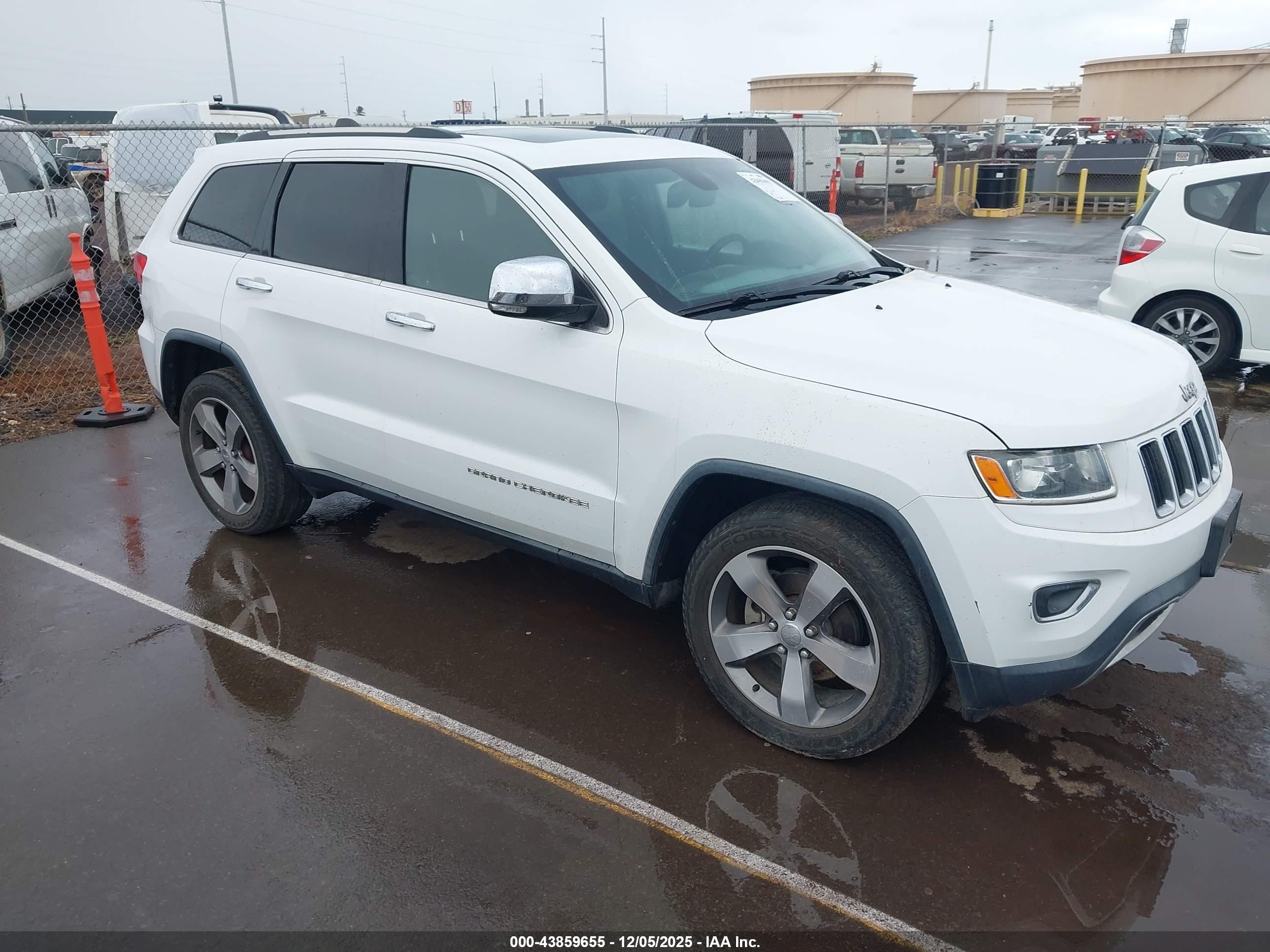 2015 Jeep Grand Cherokee Limited, VIN 1C4RJFBGXFC731737 — Пожар в салоне