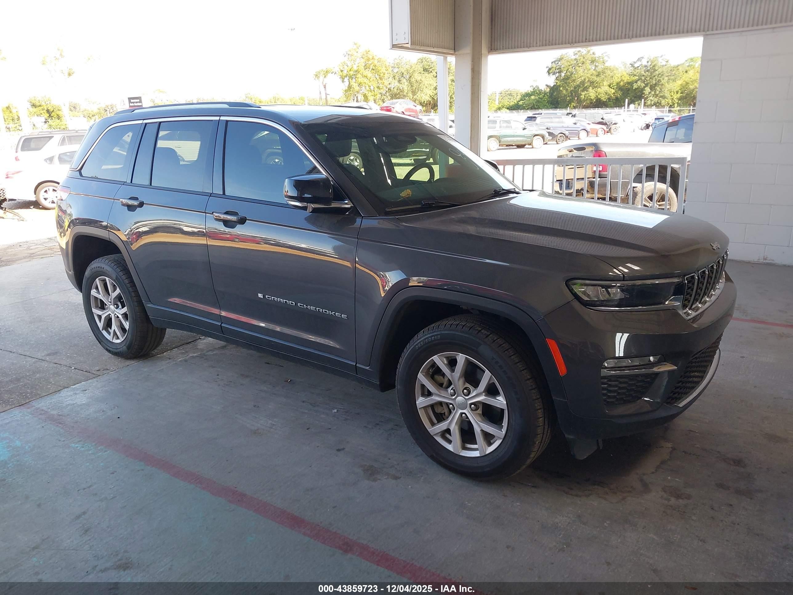 2022 Jeep Grand Cherokee Limited, VIN 1C4RJGBG7N8618478 — Side