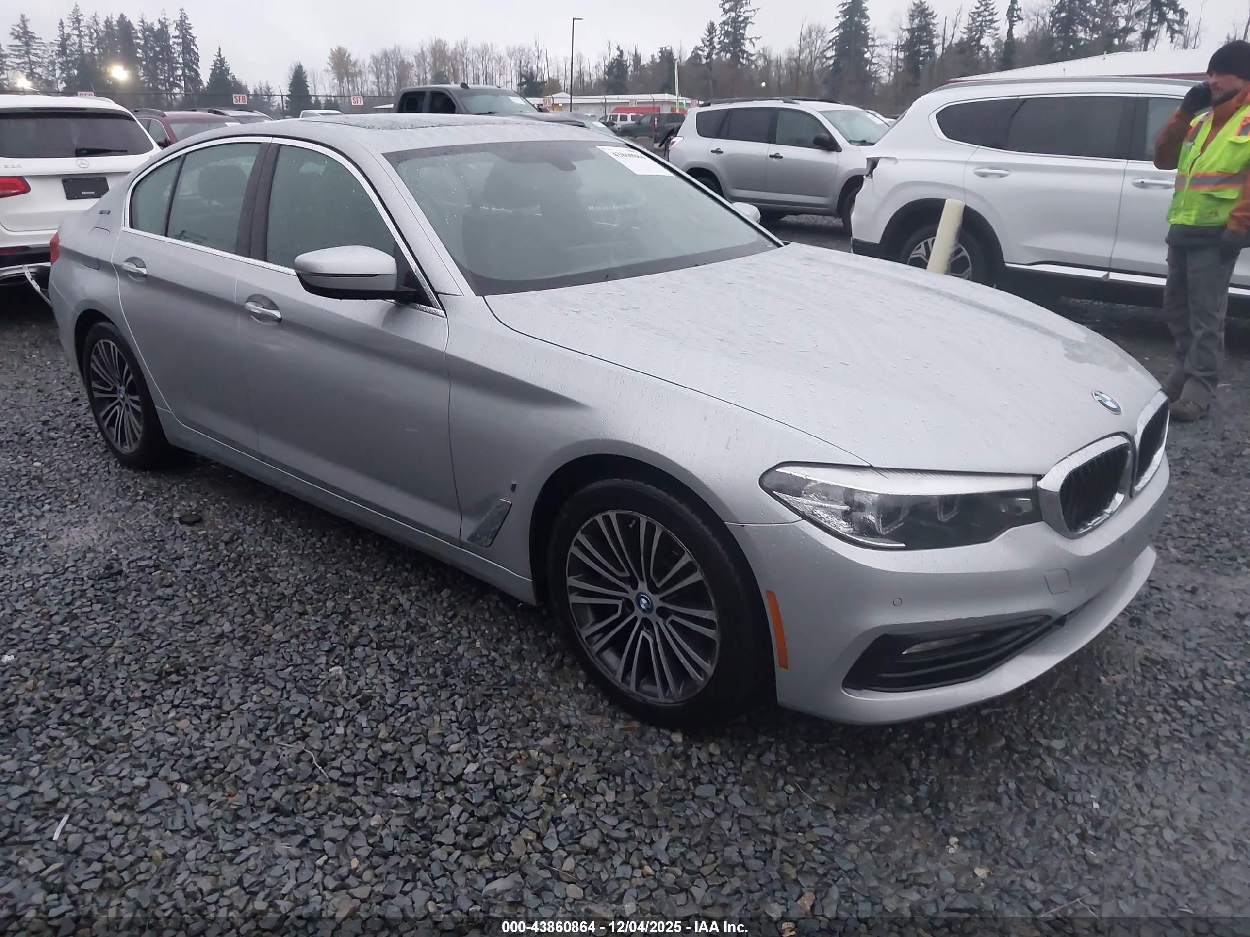 2018 BMW 5 Series 530e xDrive, VIN WBAJB1C5XJB083824 — Front end