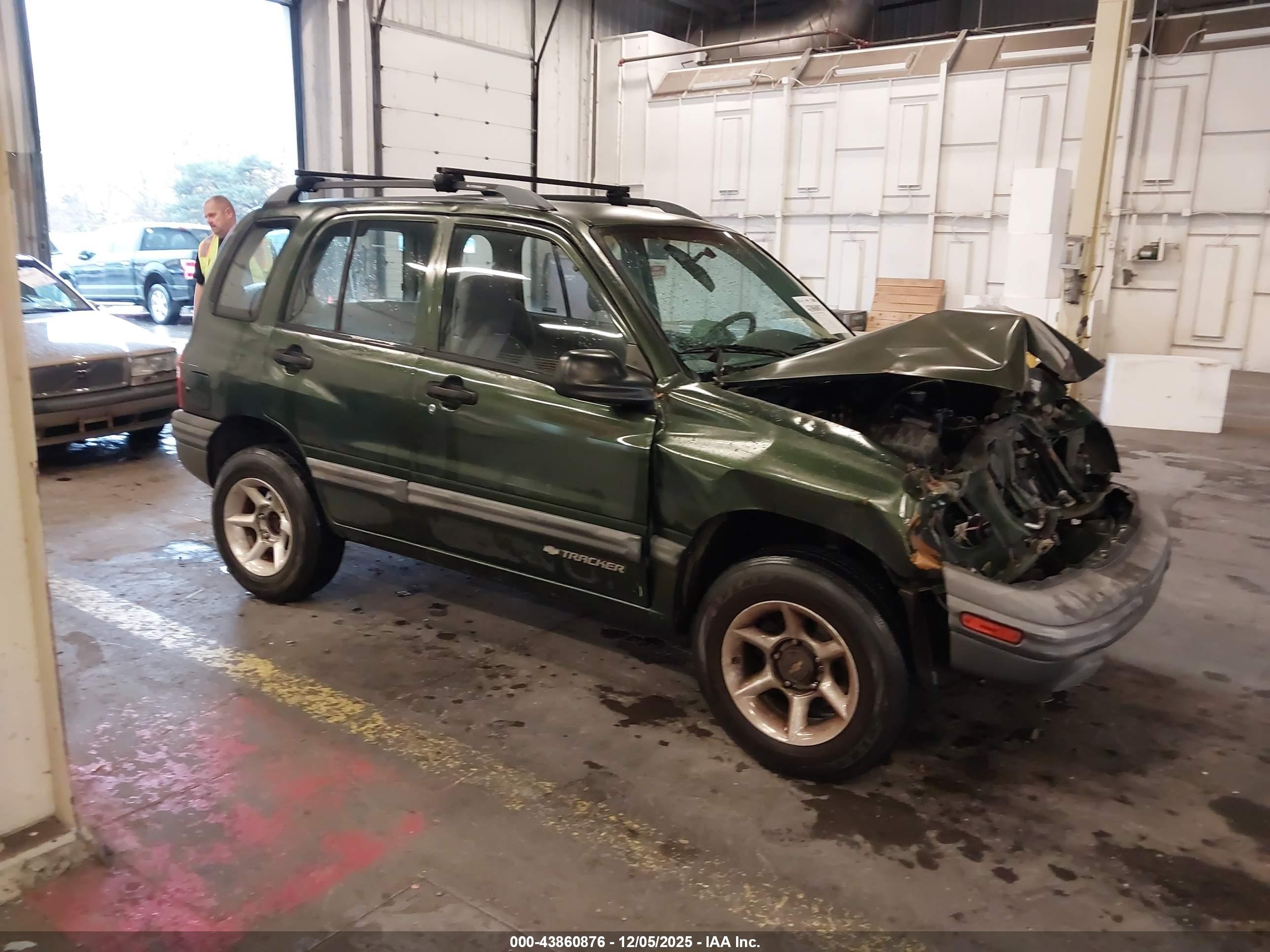 2000 Chevrolet Tracker, VIN 2CNBJ13C5Y6907097 — Front end