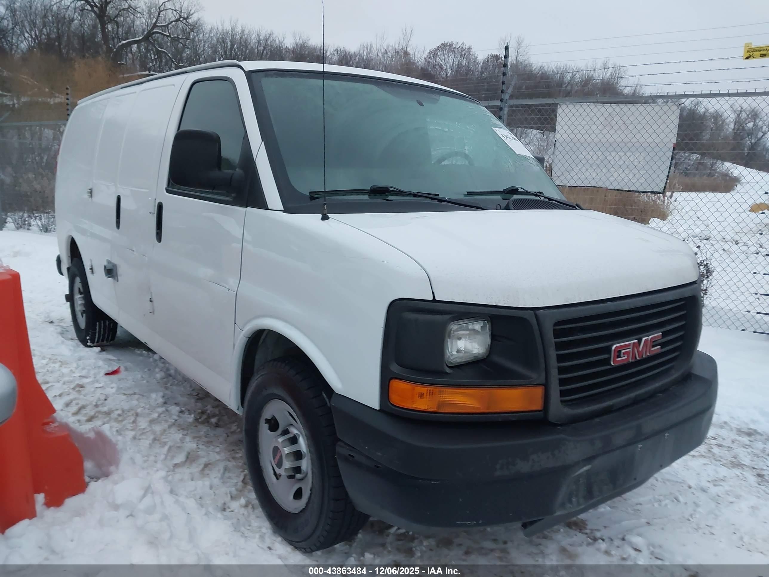 2014 GMC Savana, VIN 1GTW7FBA1E1114461 — Rear end