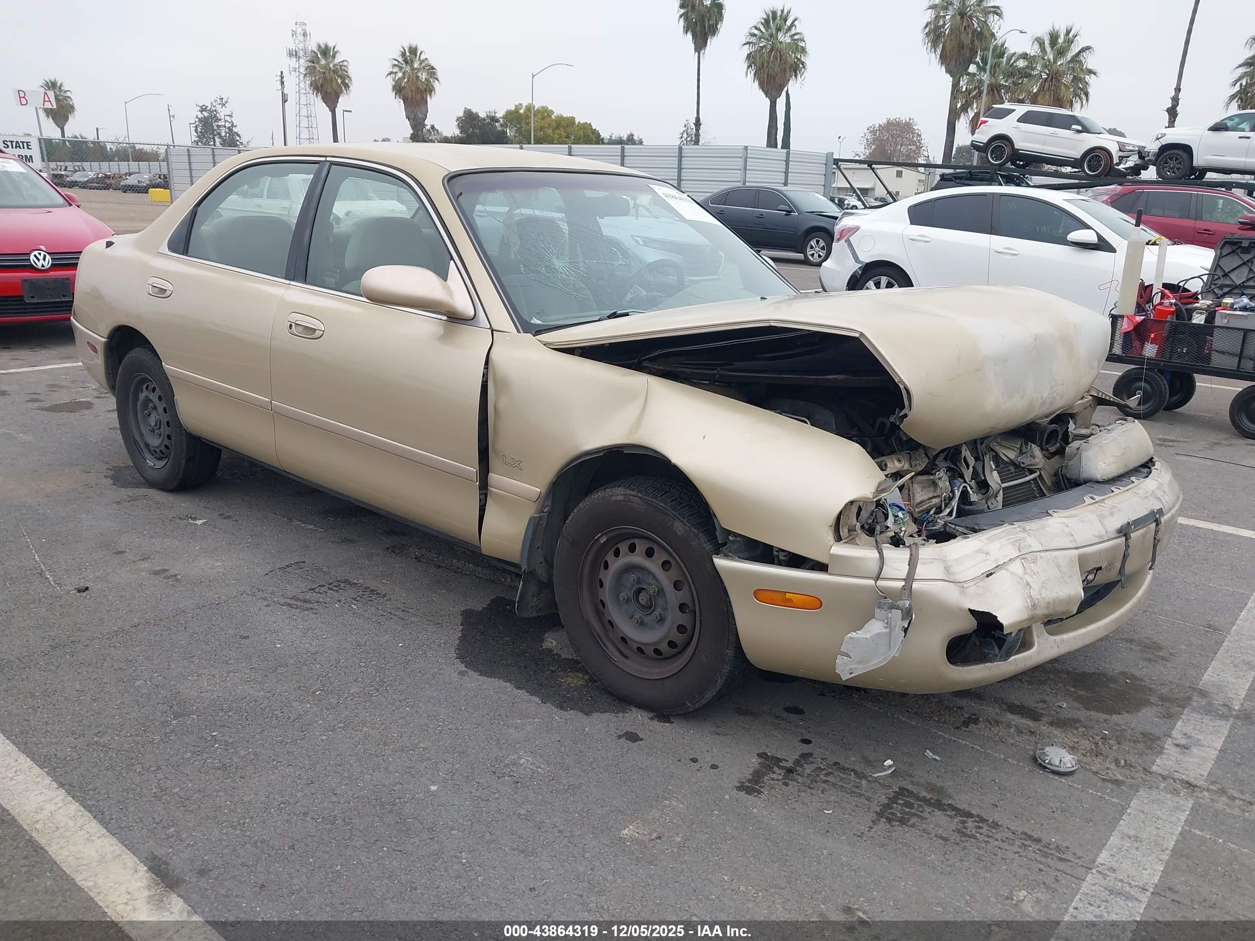 1995 Mazda 626 DX, VIN 1YVGE22C2S5348370 — Перед