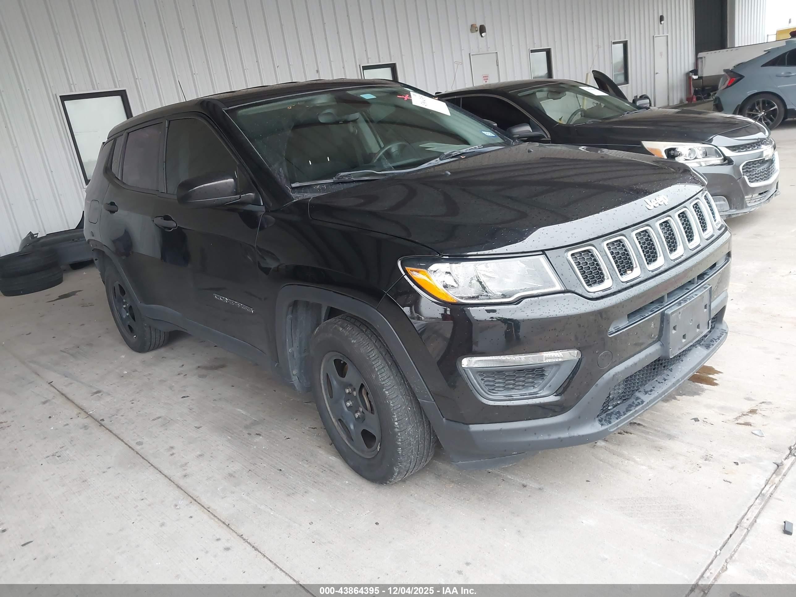 2018 Jeep Compass Sport, VIN 3C4NJCAB0JT107039 — Auction photo