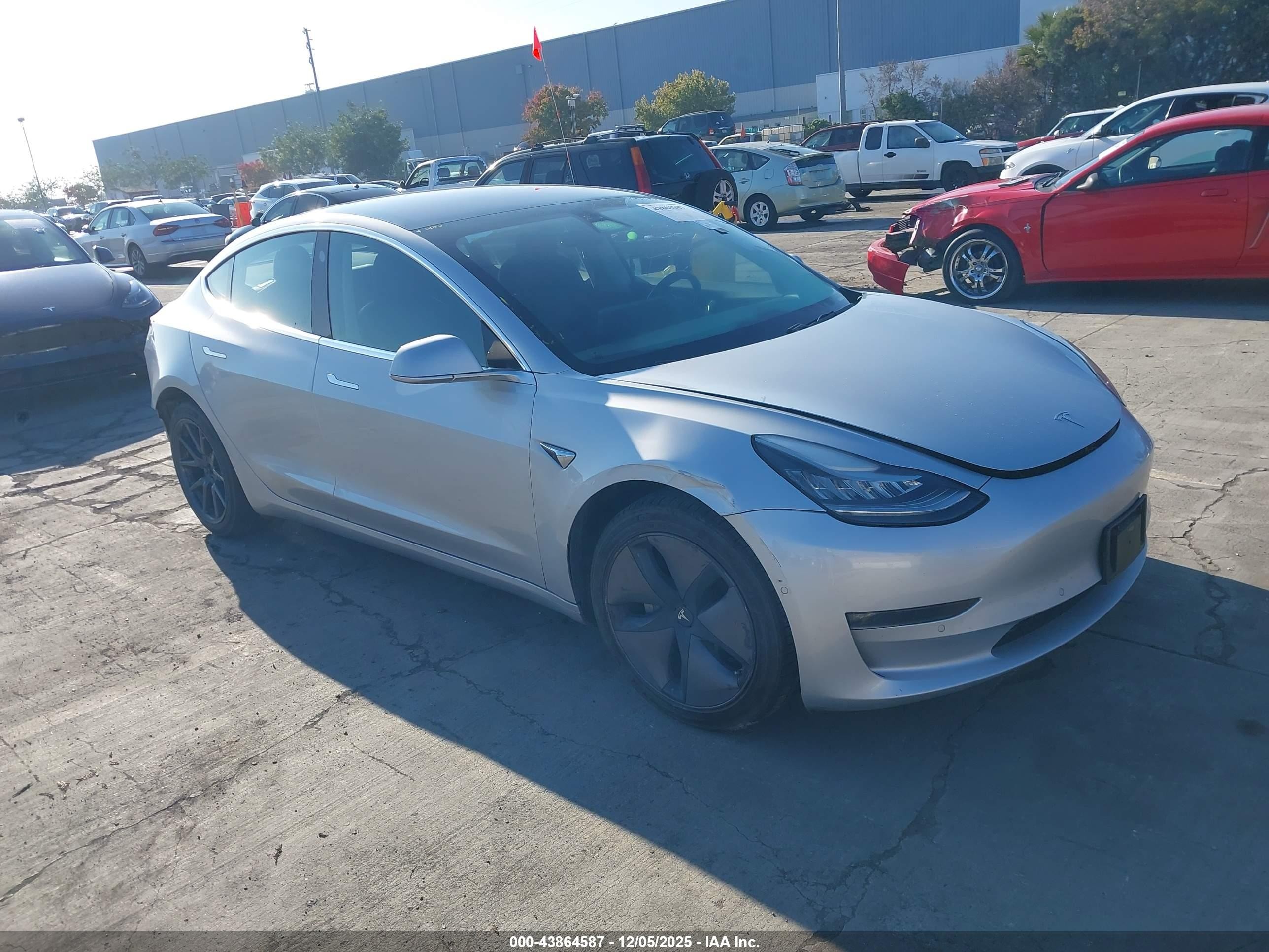 2018 Tesla Model 3 Long Range Battery, VIN 5YJ3E1EA2JF036359 — Rear end