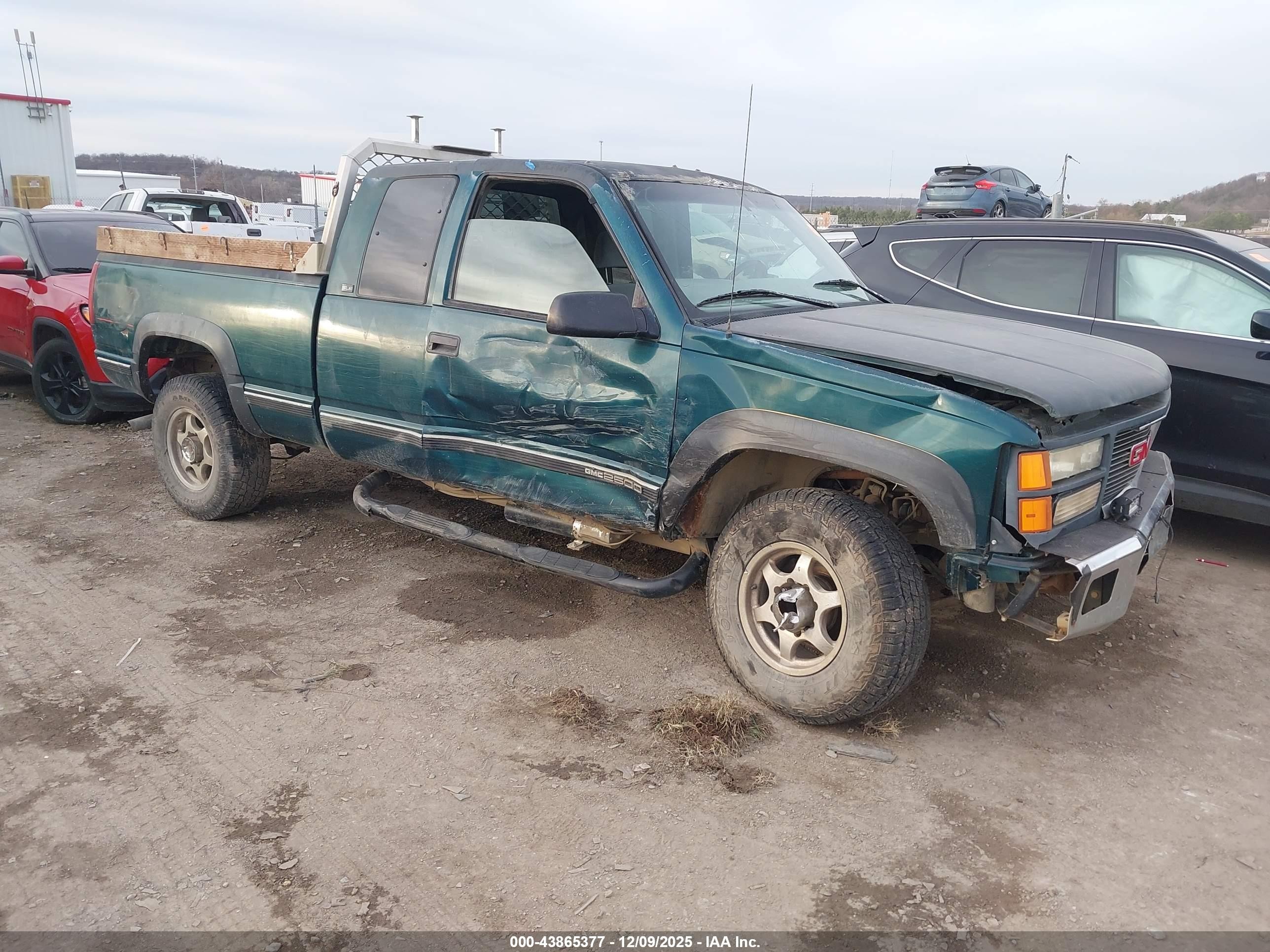 1997 GMC Sierra 2500, VIN 1GTGK29J4VE511950 — Side