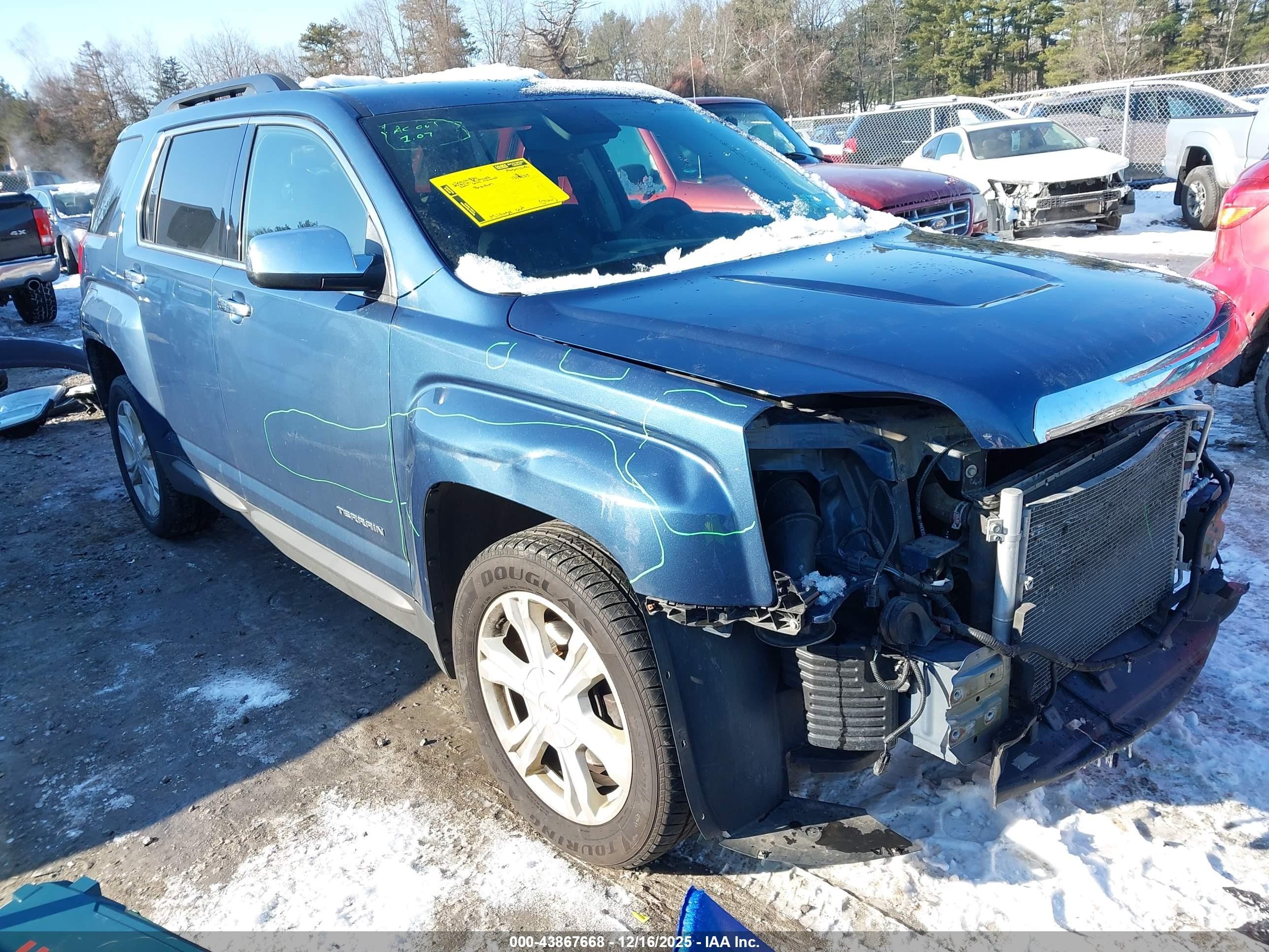 2016 GMC Terrain SLE, VIN 2GKFLTEKXG6159322 — Front end