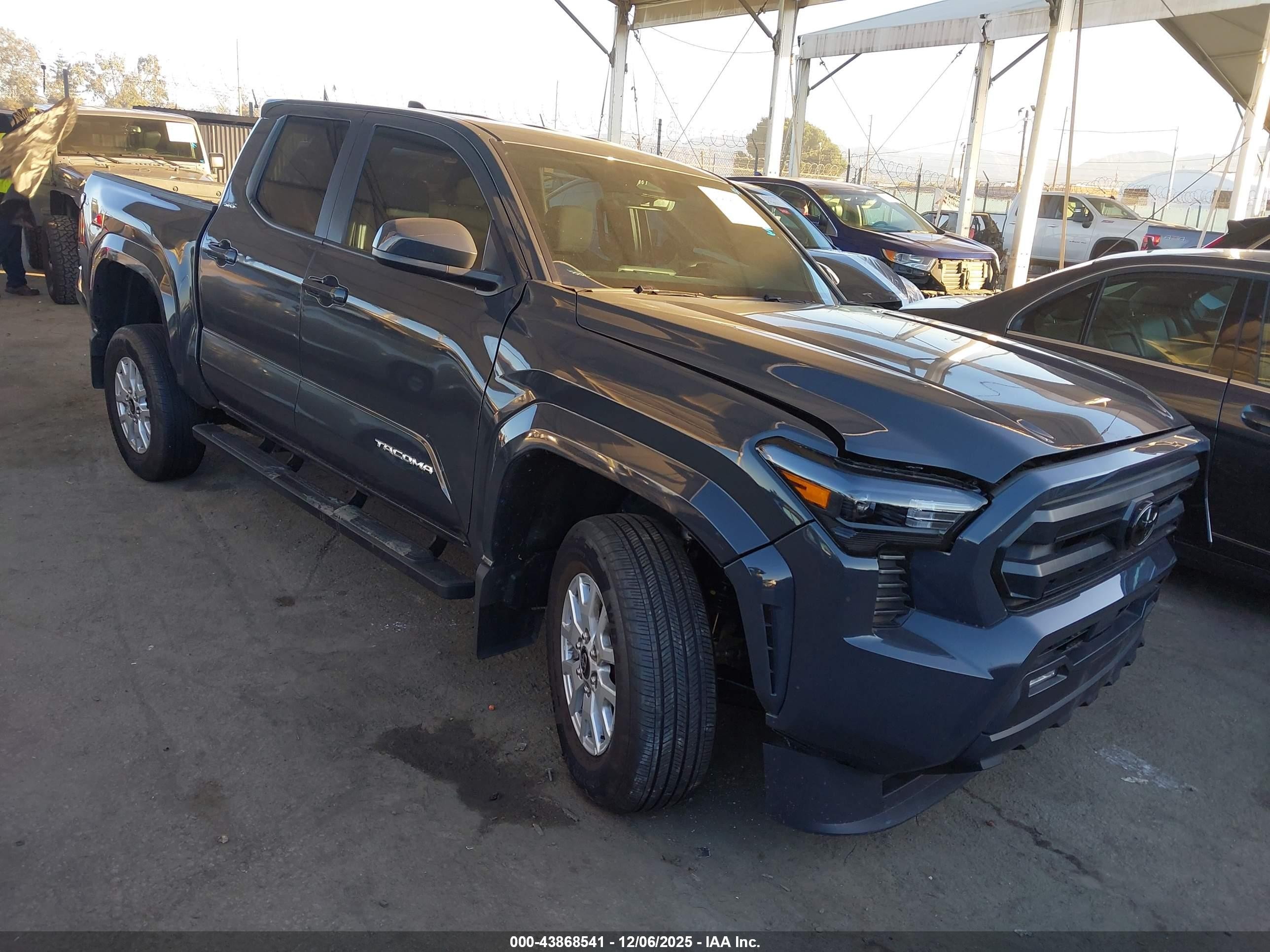2025 Toyota Tacoma SR5, VIN 3TMLB5JN3SM165930 — Перед