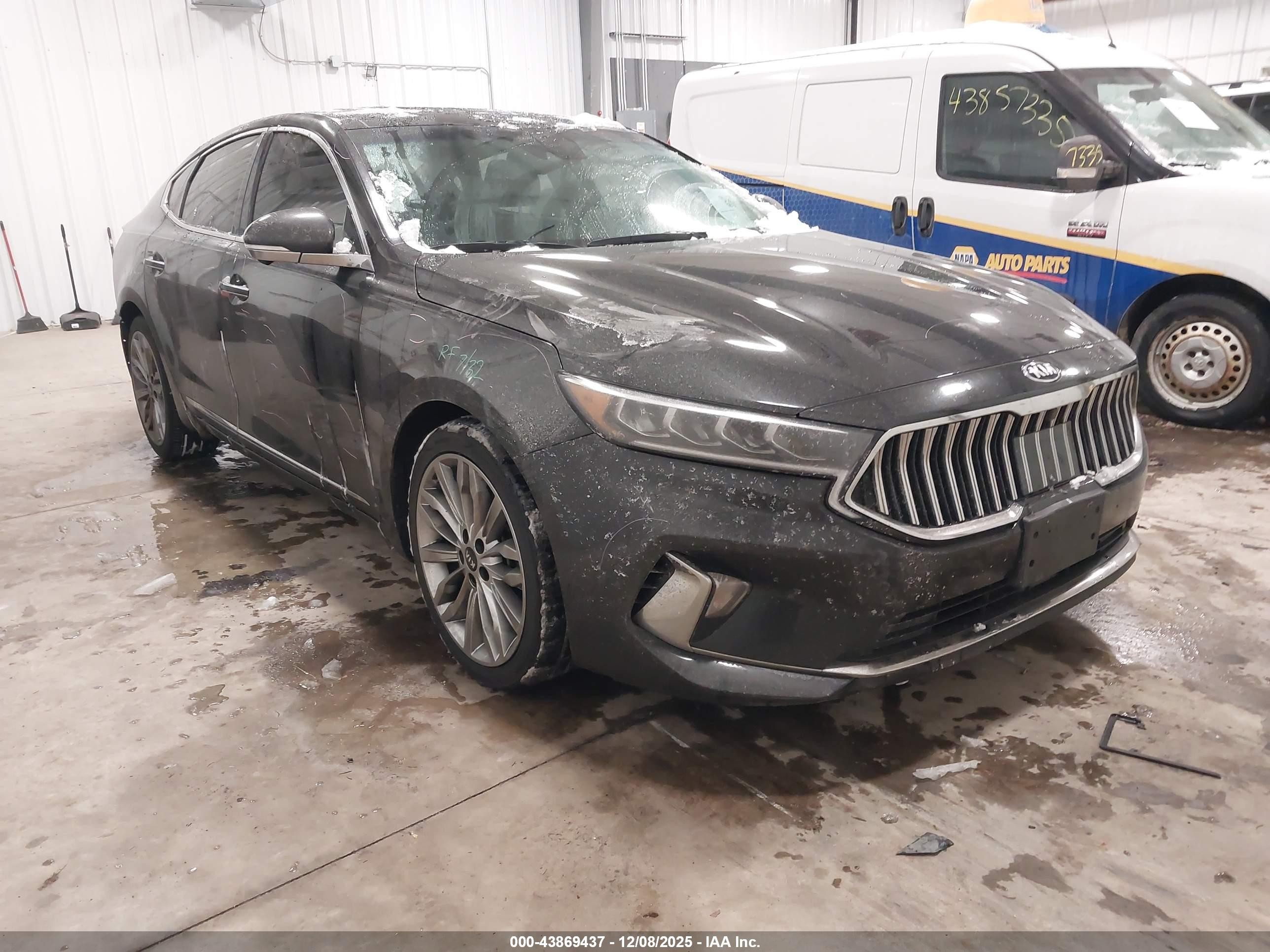 2020 Kia Cadenza Limited, VIN KNALC4J19L5220163 — Rear end