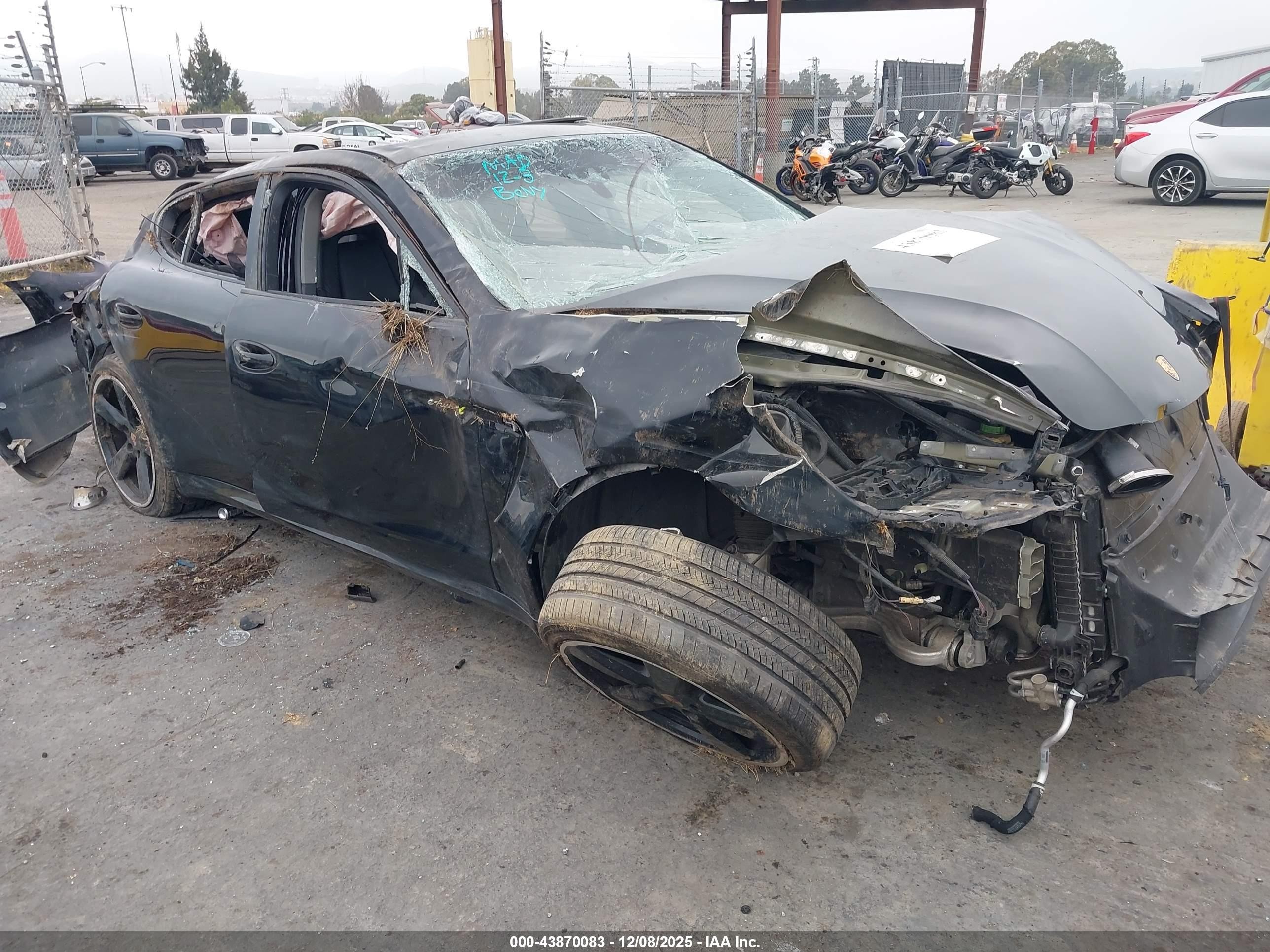 2014 Porsche Panamera S E-Hybrid, VIN WP0AD2A72EL044331 — Rollover