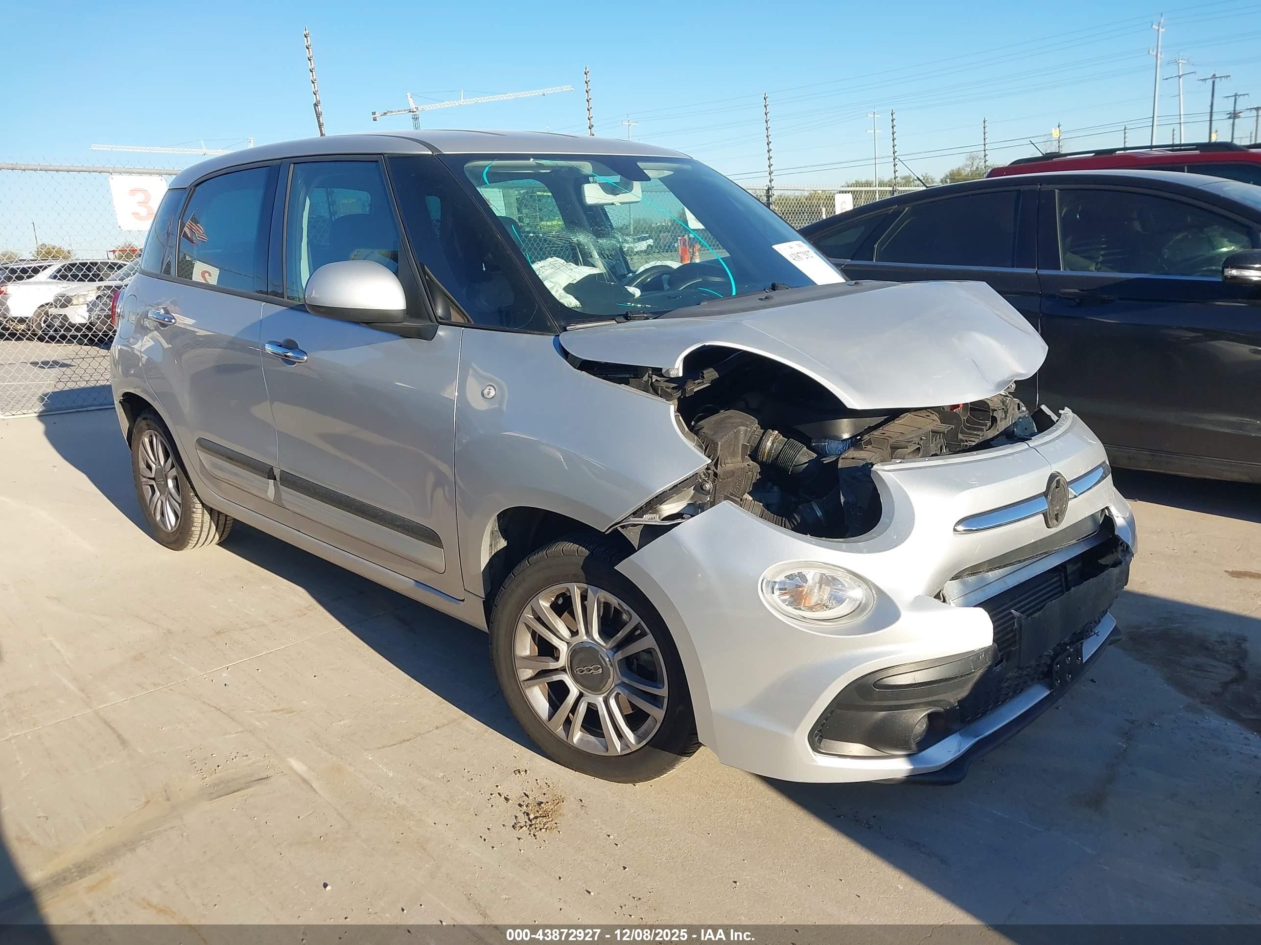 2018 FIAT 500L Pop, VIN ZFBCFAAH7JZ040680 — Front end