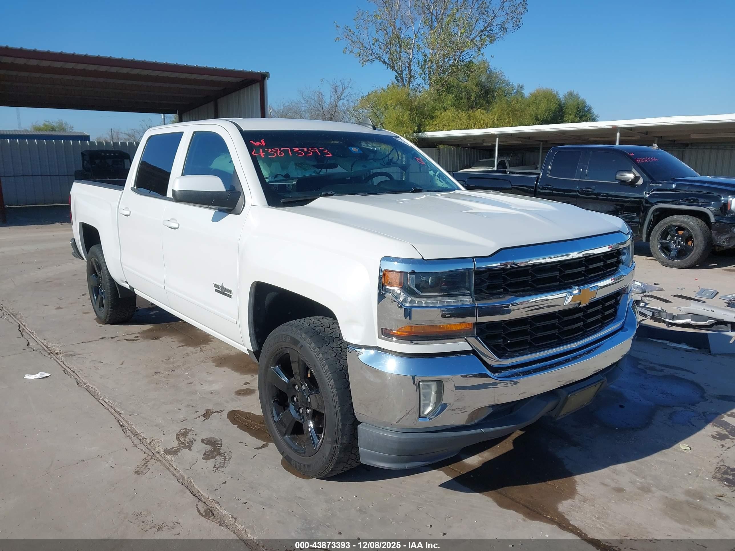 2017 Chevrolet Silverado 1500 LT, VIN 3GCPCREC5HG302971 — Side