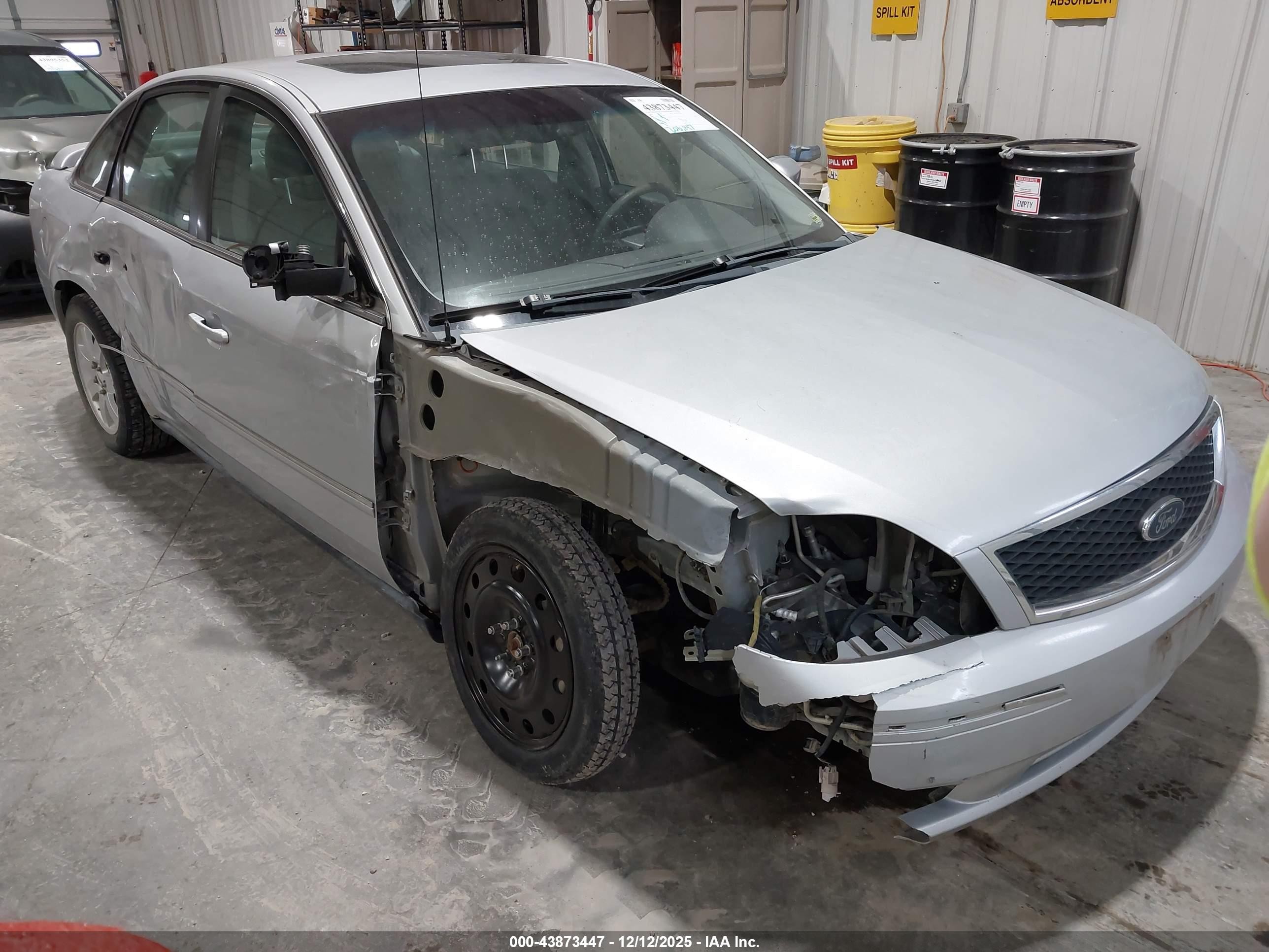 2005 Ford Five Hundred SEL, VIN 1FAFP24125G188867 — Front end