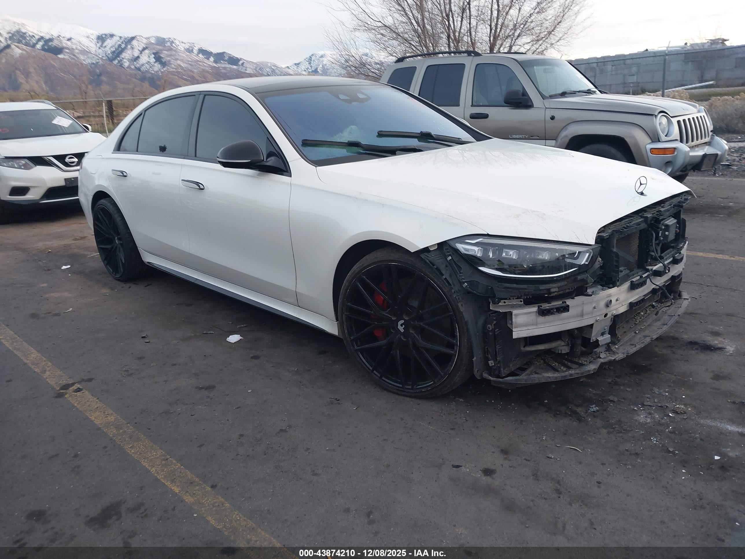 2021 Mercedes-Benz S 580, VIN W1K6G7GB6MA051305 — Front end