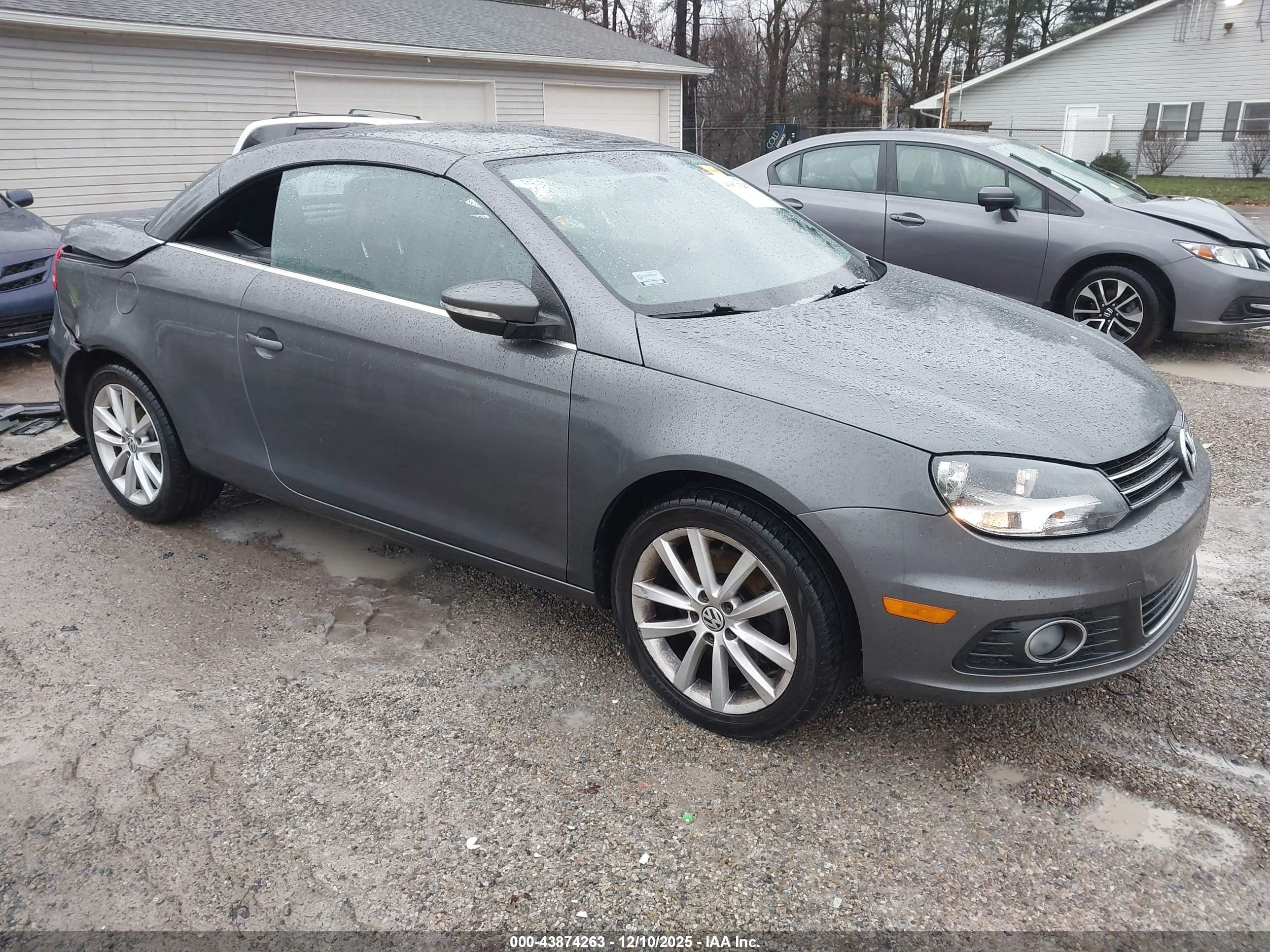 2013 Volkswagen Eos Sport, VIN WVWBW8AH7DV002721 — Rear end