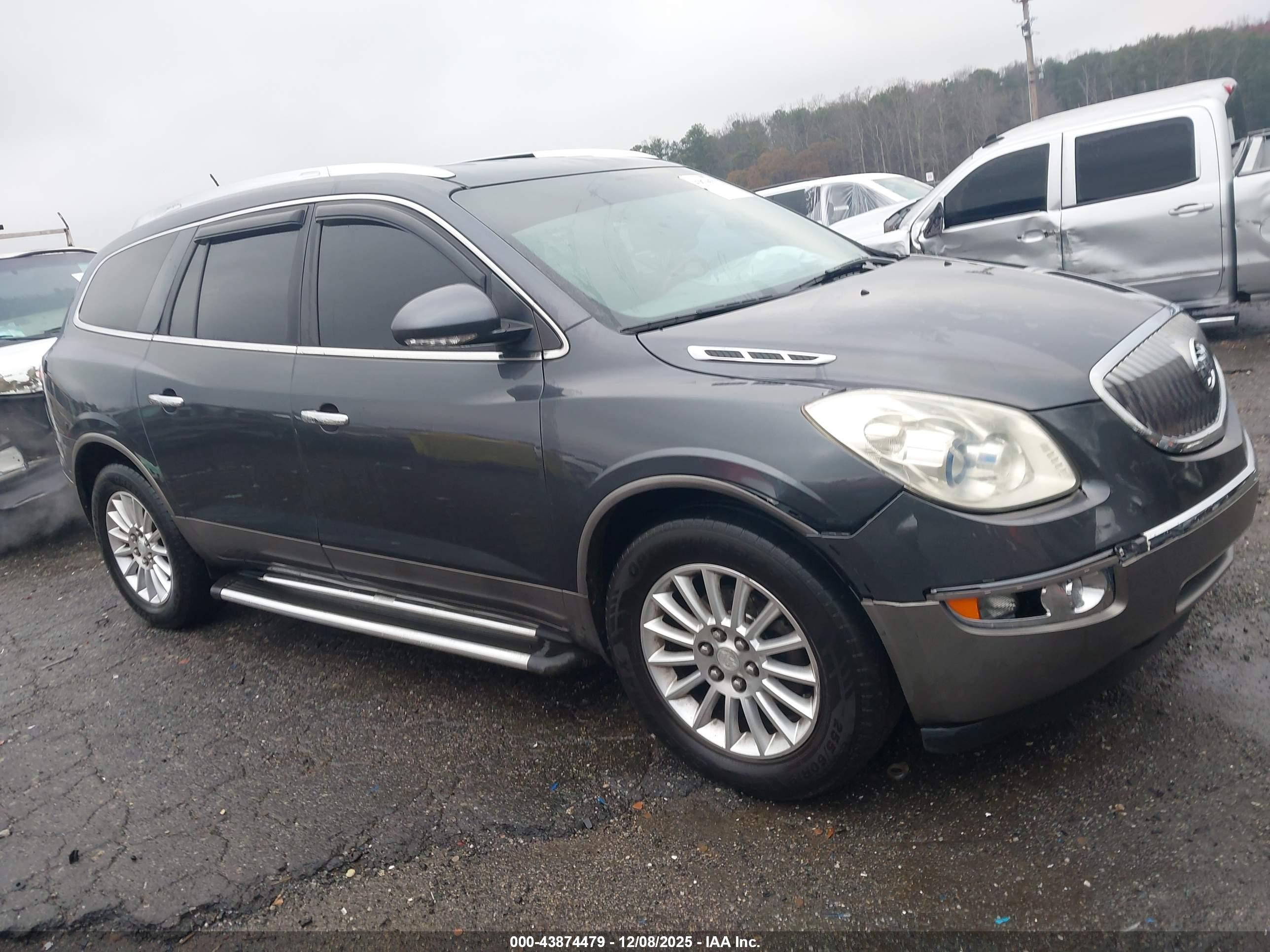 2012 Buick Enclave Leather, VIN 5GAKRCED4CJ300362 — Front end