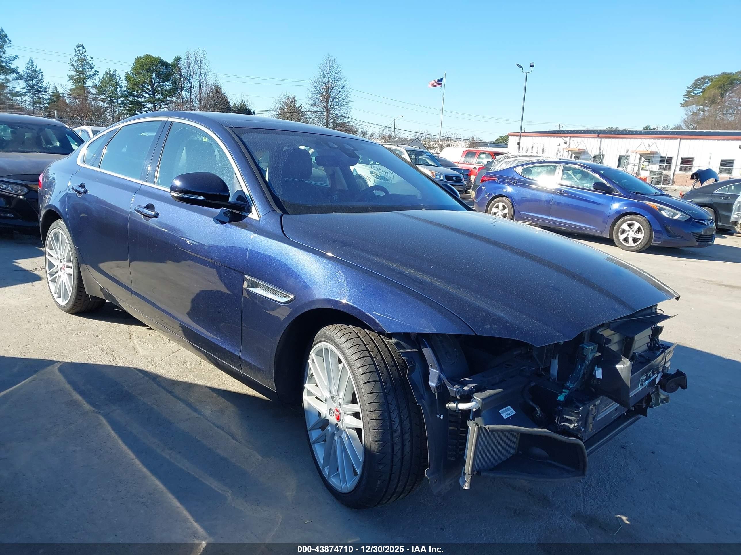 2019 Jaguar XF, VIN SAJBK4FX9KCY78334 — Front end
