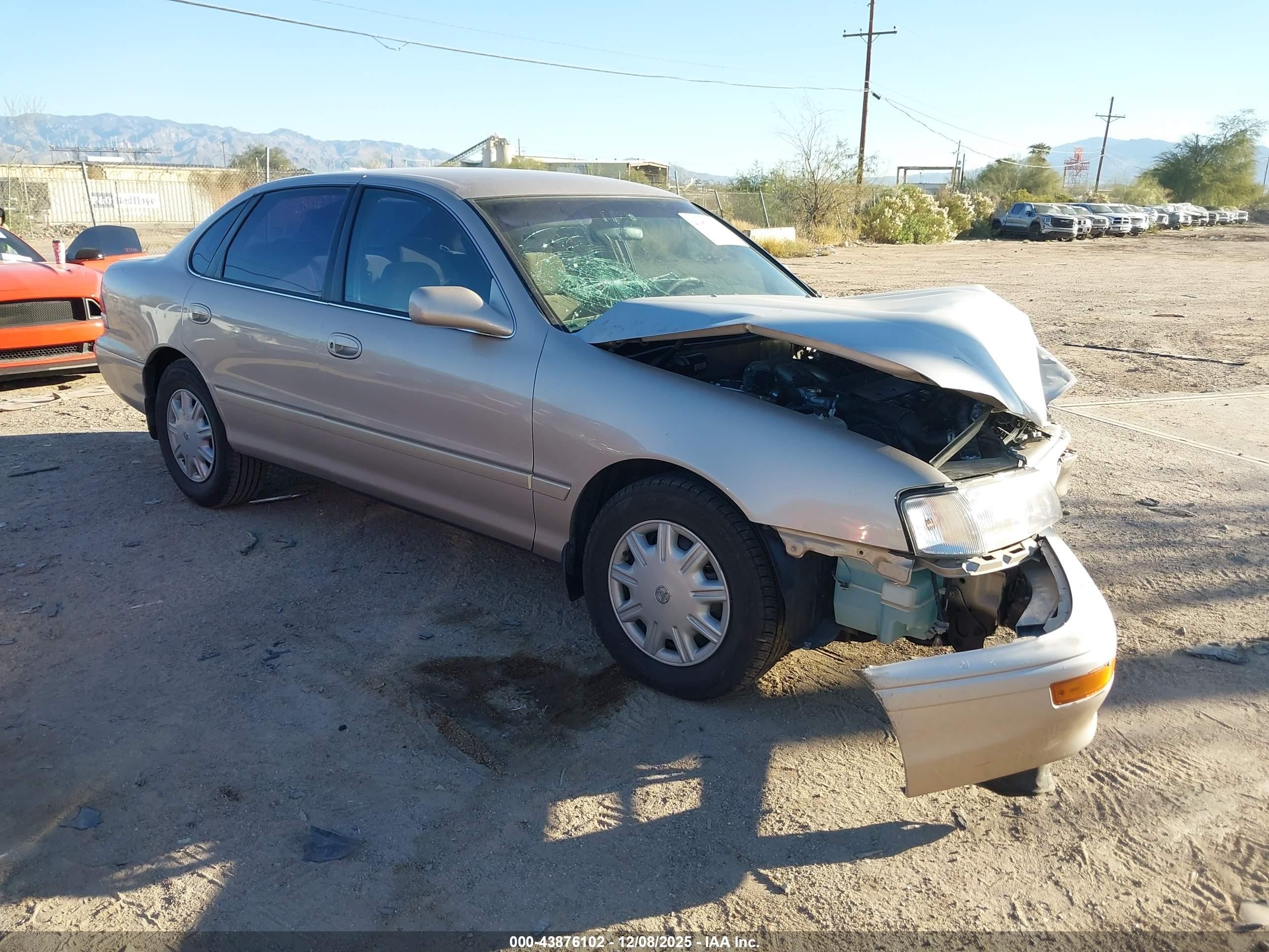 1997 Toyota Avalon XLS, VIN 4T1BF12B6VU210660 — Front end
