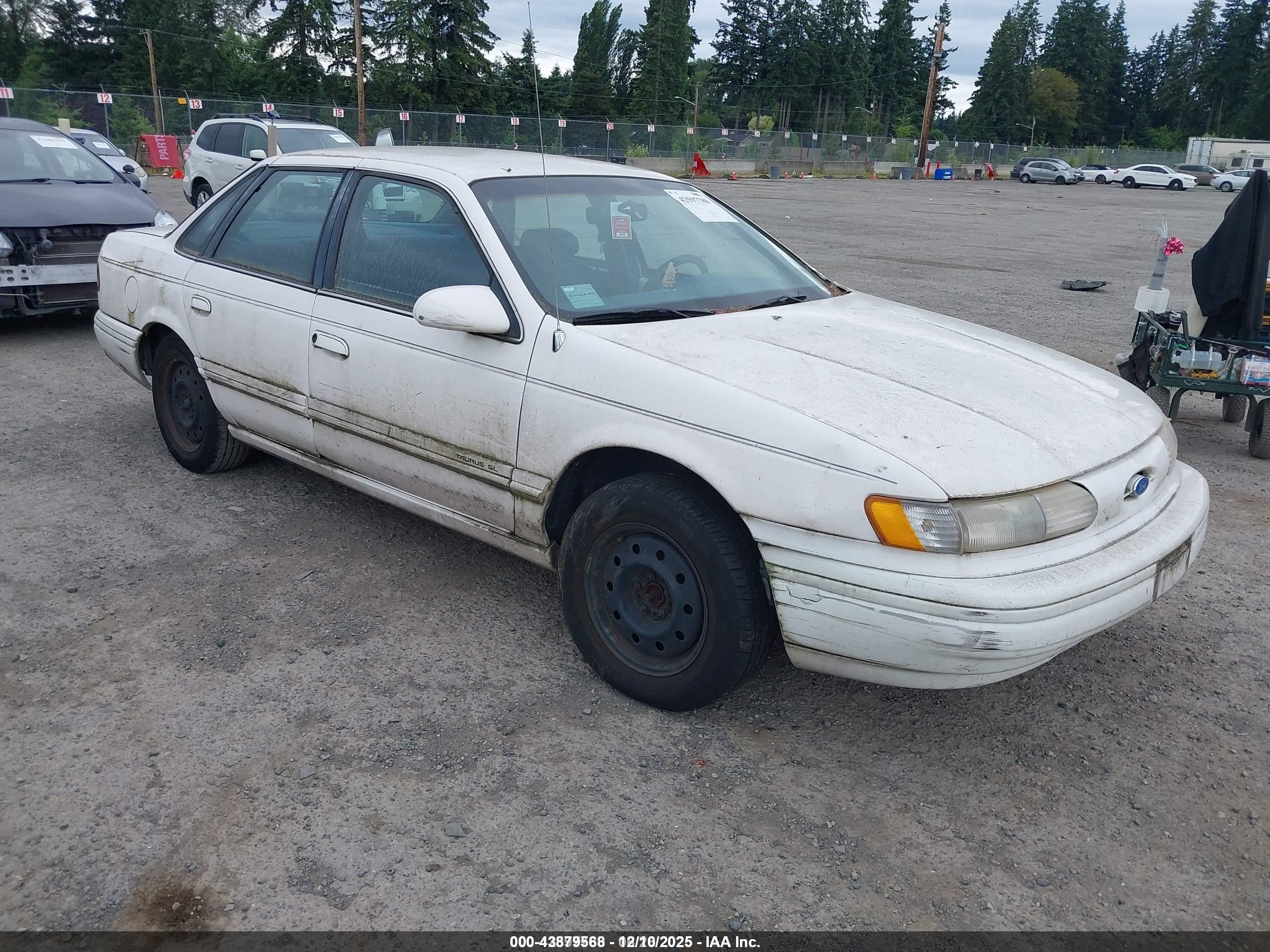 1995 Ford Taurus GL, VIN 1FALP52UXSG197474 — Перед