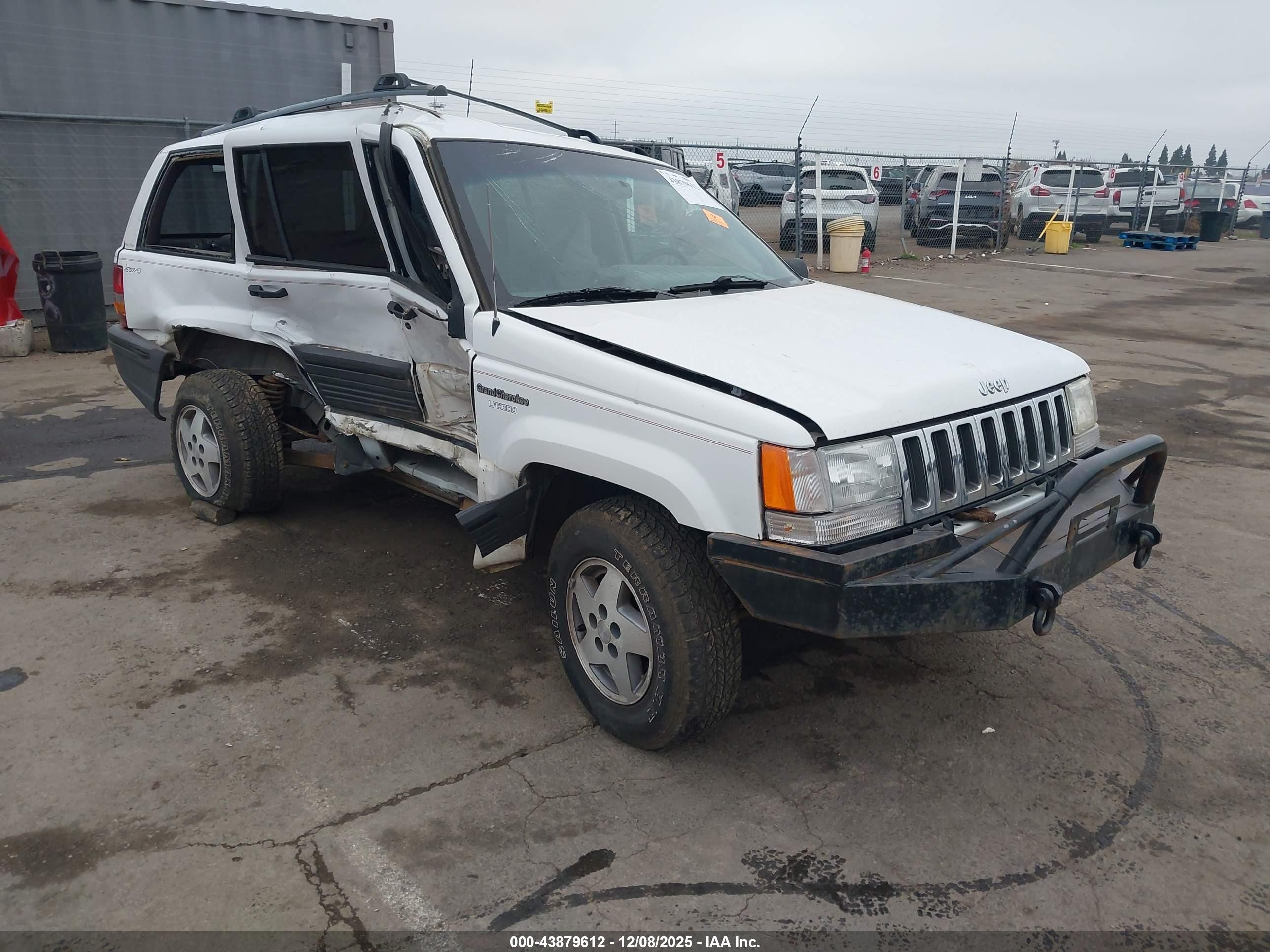 1995 Jeep Grand Cherokee Laredo, VIN 1J4GZ58Y5SC668786 — Side