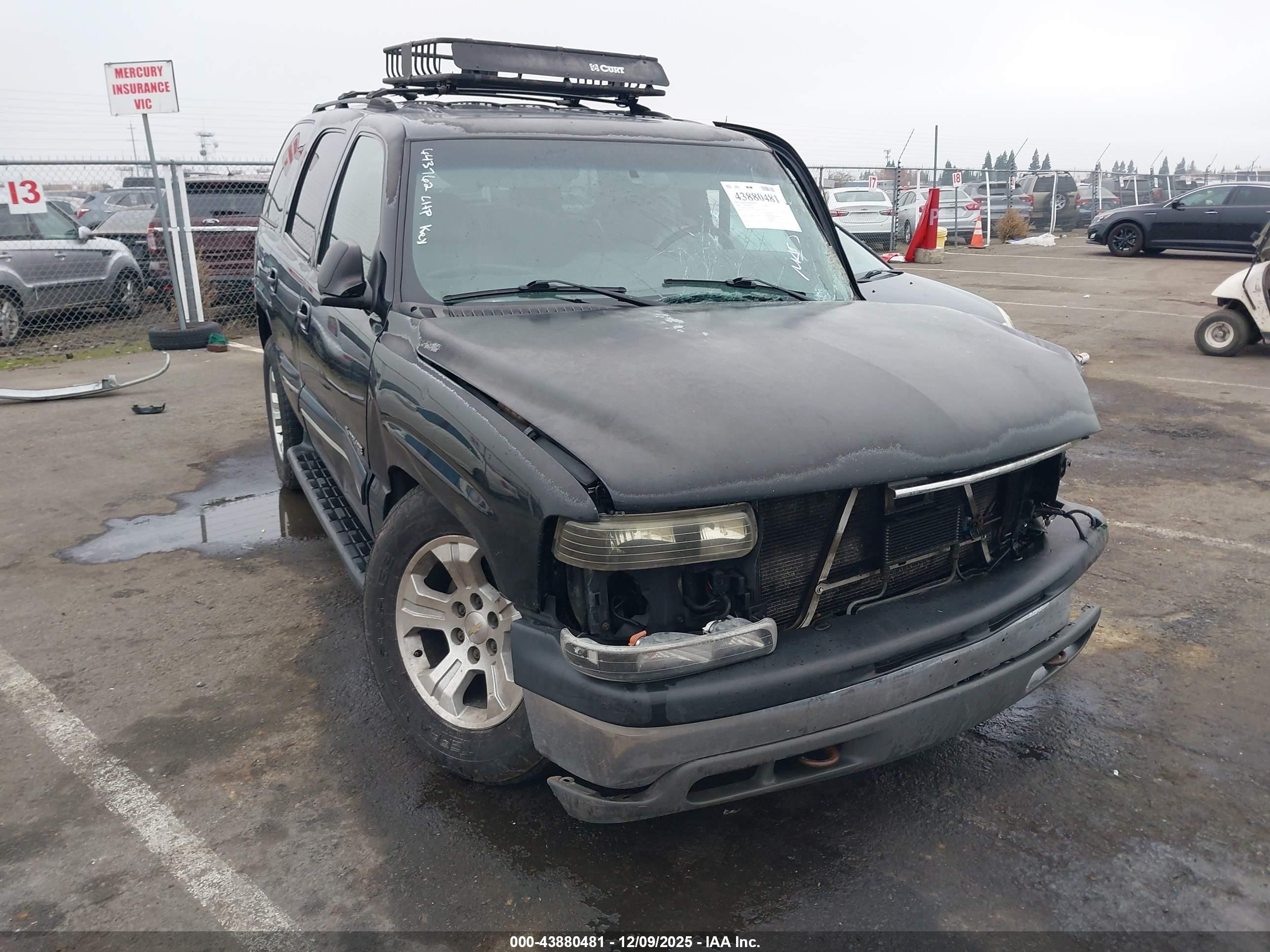 2000 Chevrolet Tahoe LT, VIN 1GNEK13T6YJ206156 — Front end