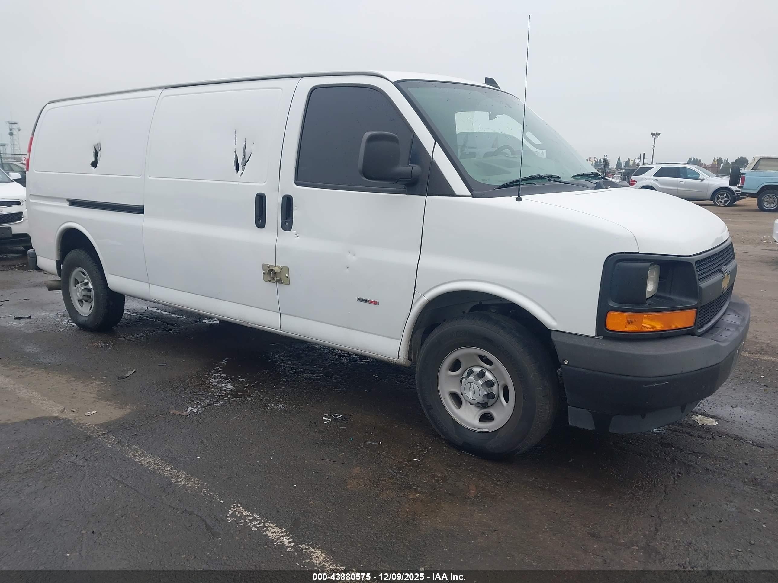 2017 Chevrolet Express 2500, VIN 1GCWGBF18H1348927 — Side