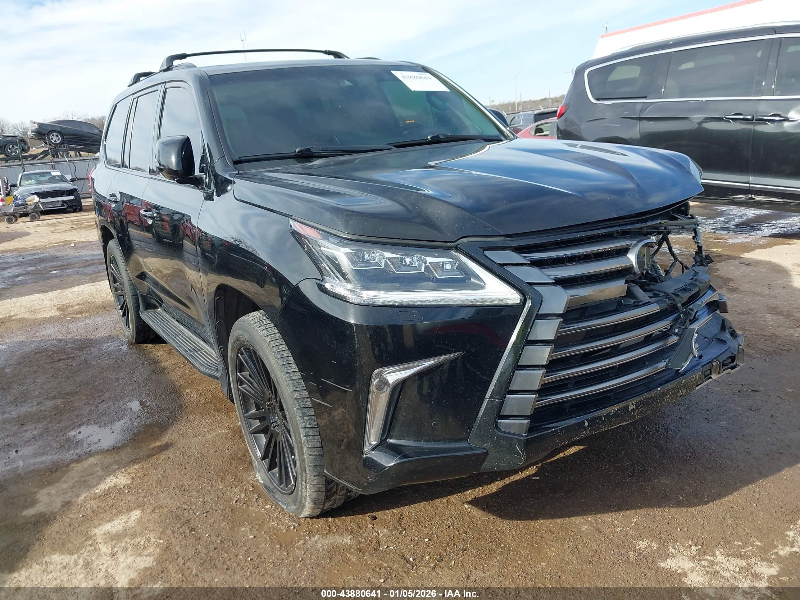 2018 Lexus LX 570, VIN JTJHY7AX6J4257512 — Front end
