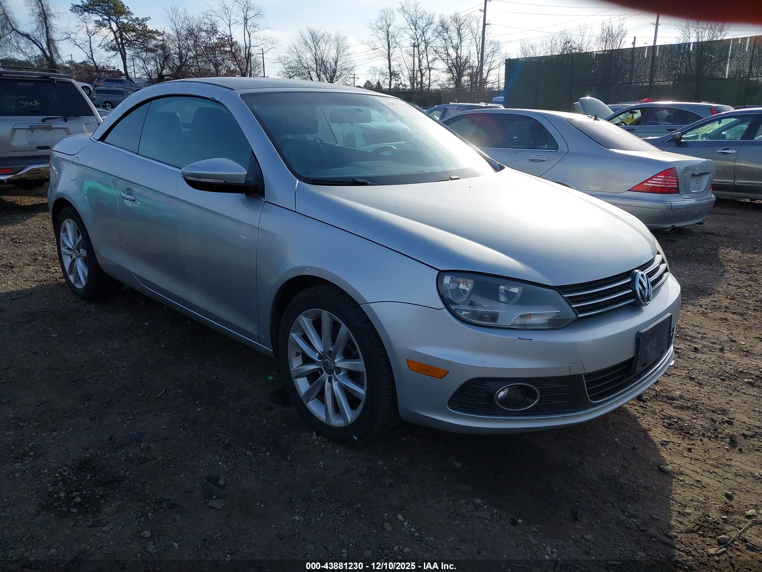 2012 Volkswagen Eos Komfort, VIN WVWBW7AH0CV002570 — Front end