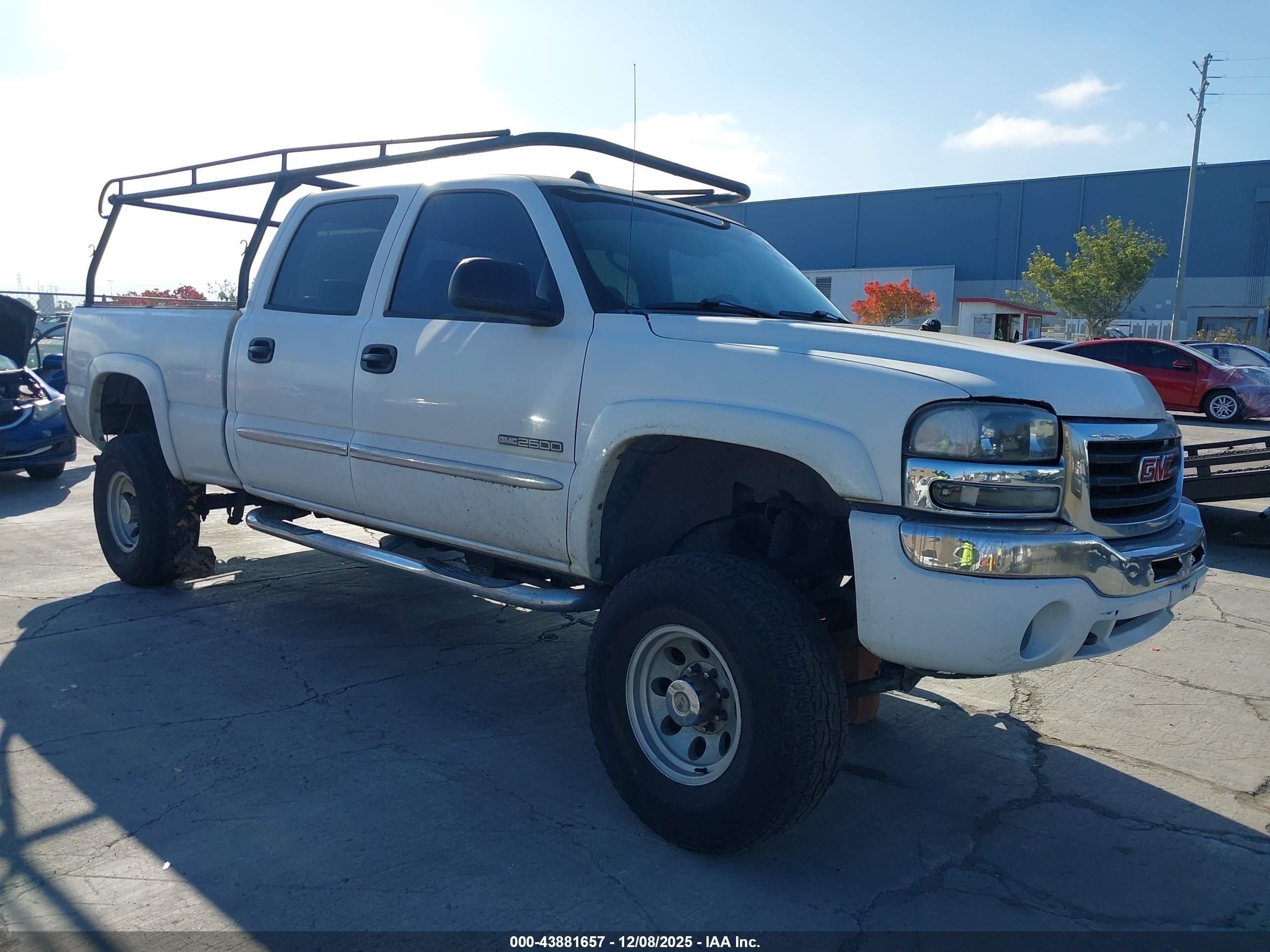 2004 GMC Sierra 2500 SLE, VIN 1GTGC23U44F154276 — Front end