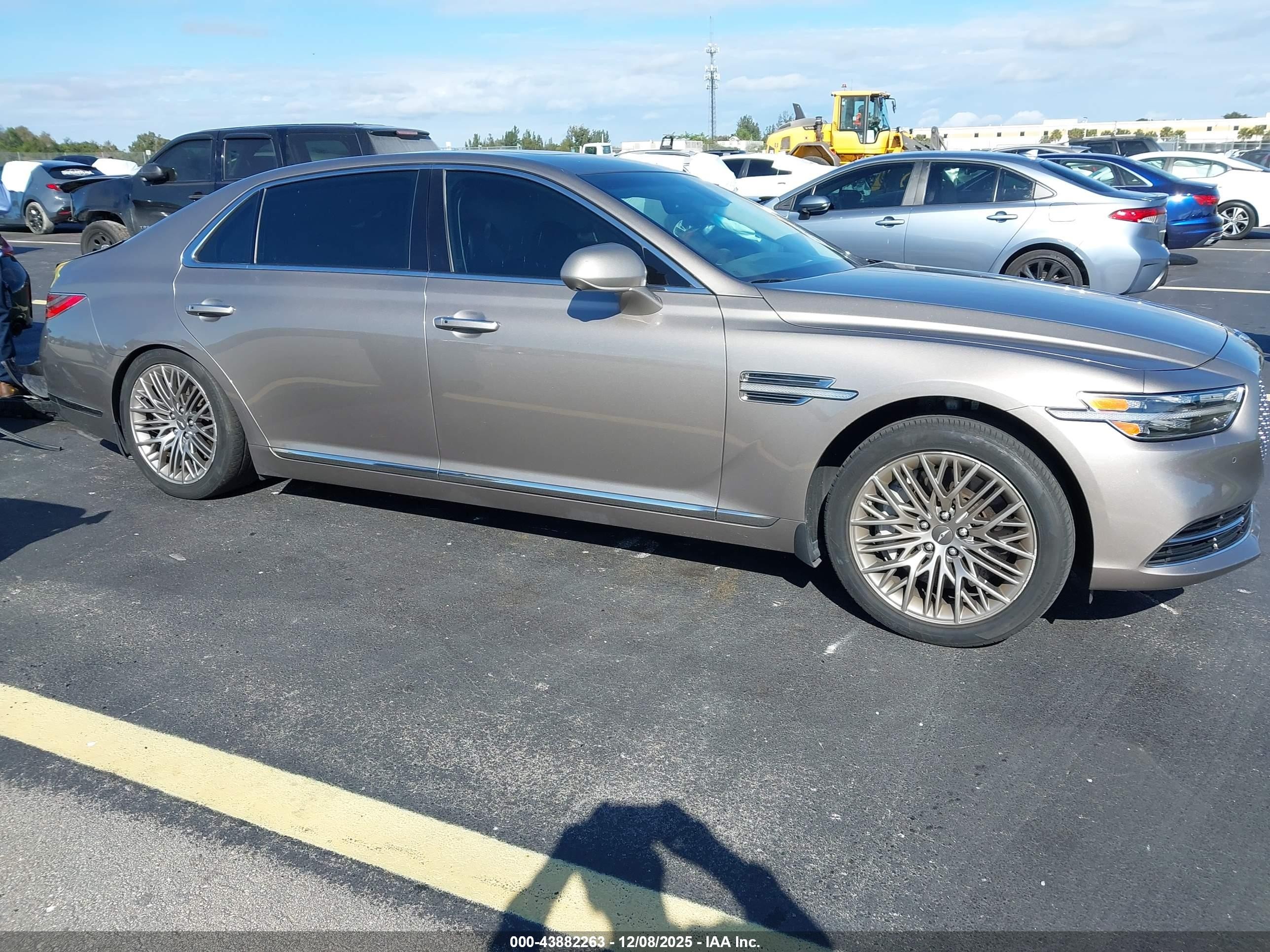 2021 Genesis G90 Premium, VIN KMTF34PA5MU086753 — Side