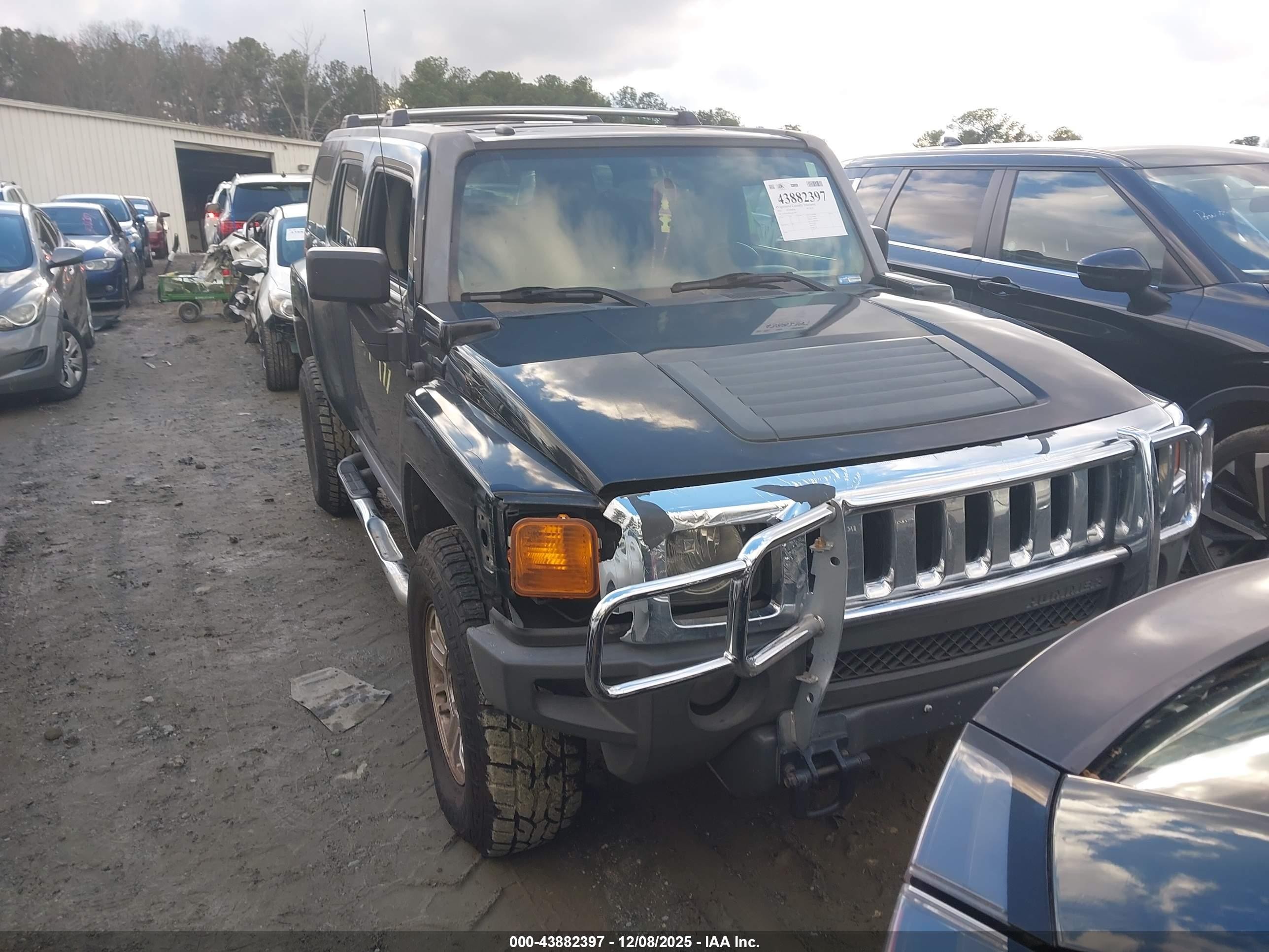 2010 Hummer H3, VIN 5GTMNGEE0A8117914 — Front end