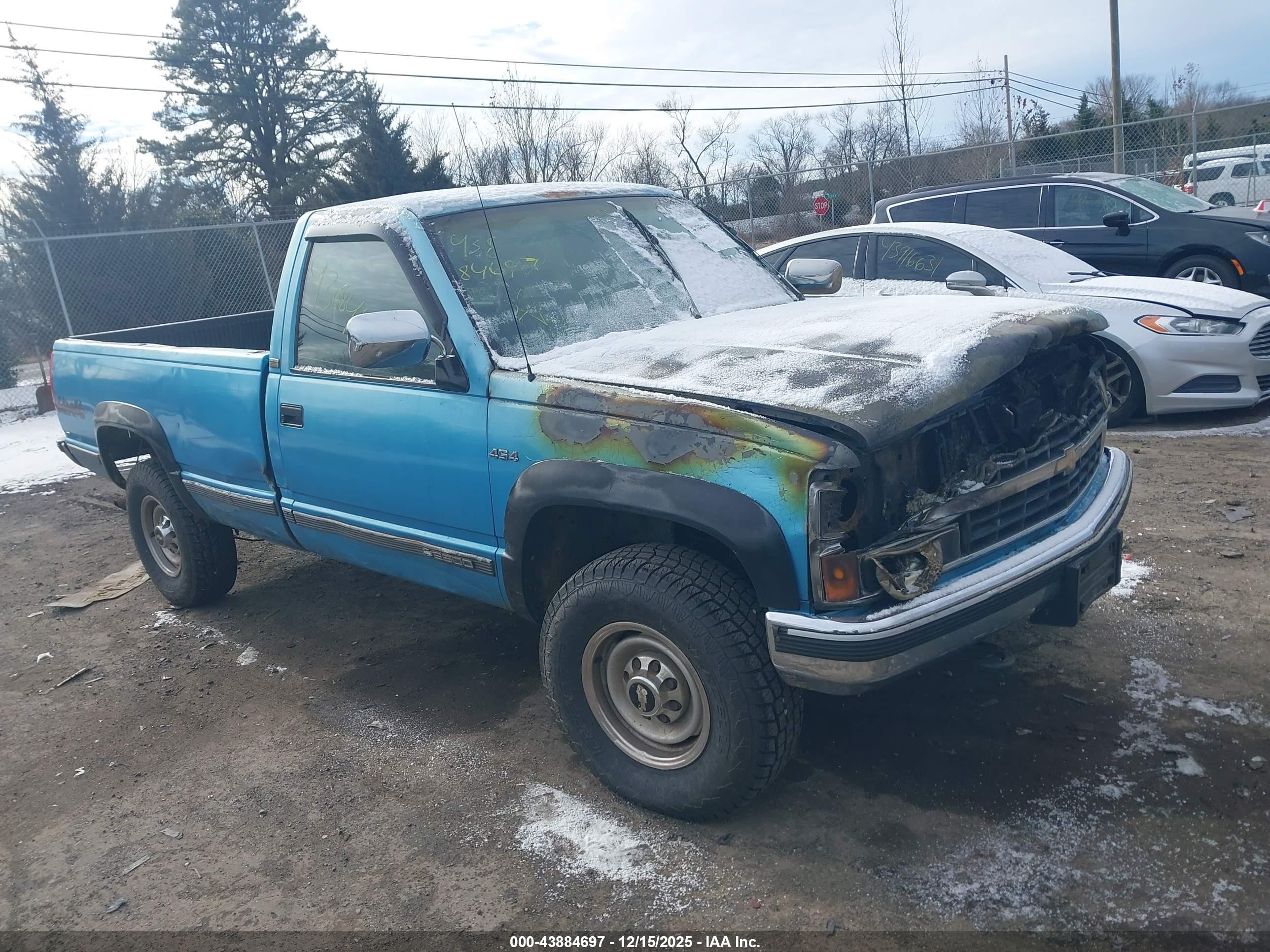 1993 Chevrolet K2500, VIN 1GCGK24N4PE113604 — Engine fire