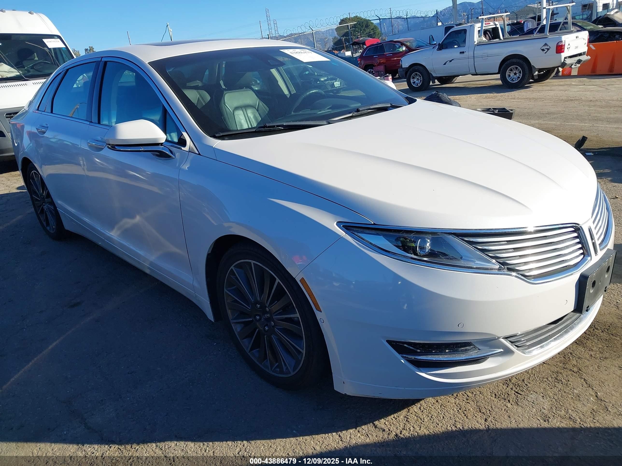 2014 Lincoln MKZ, VIN 3LN6L2GK2ER832561 — Fresh water flood