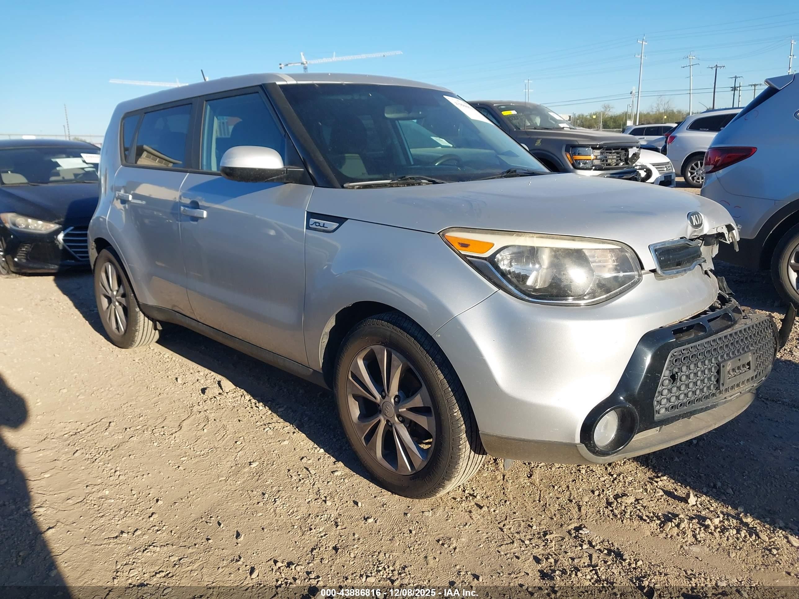 2016 Kia Soul +, VIN KNDJP3A59G7865014 — Front end