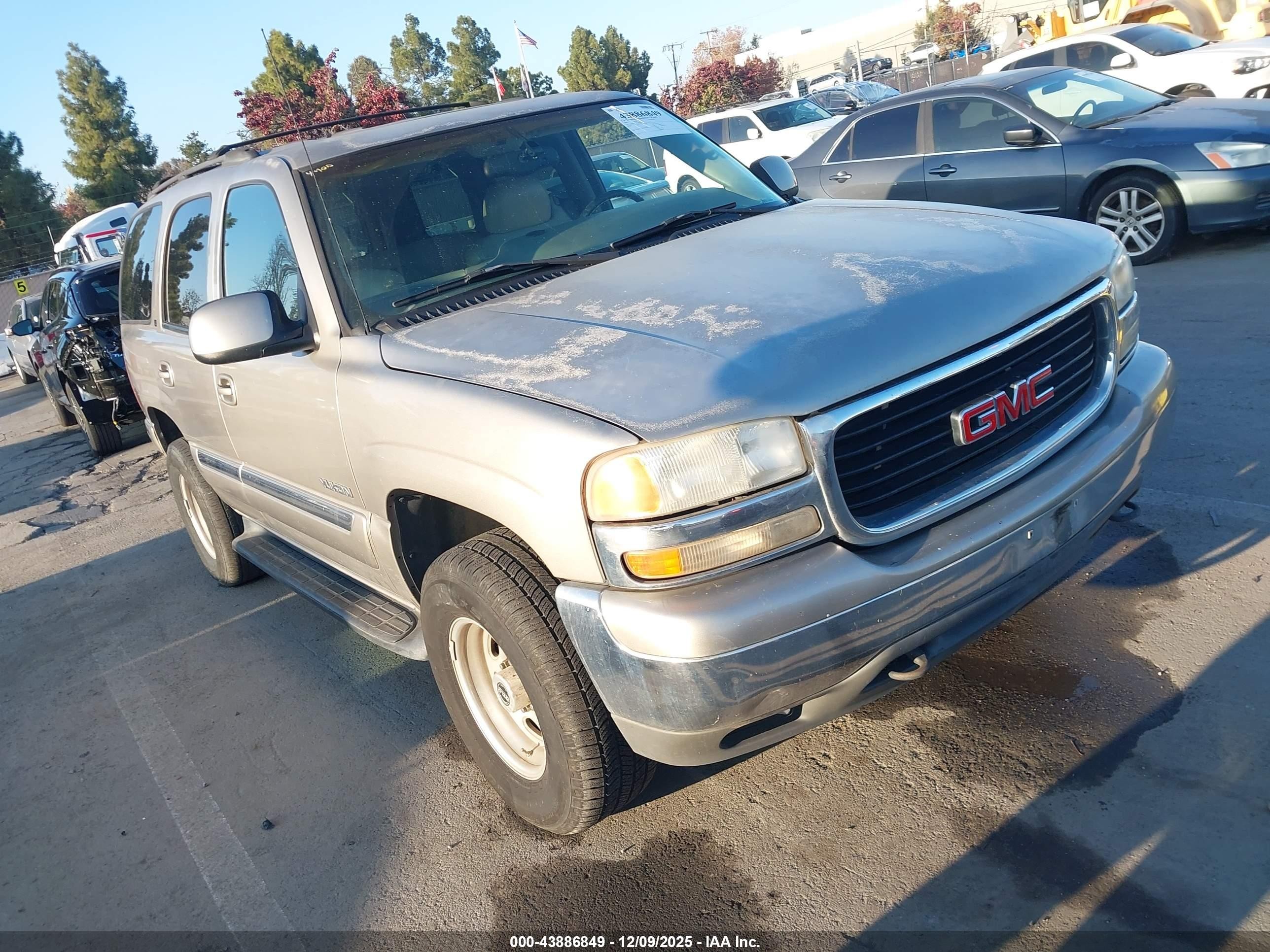 2000 GMC Yukon SLT, VIN 1GKEK13TXYJ134133 — Rear end
