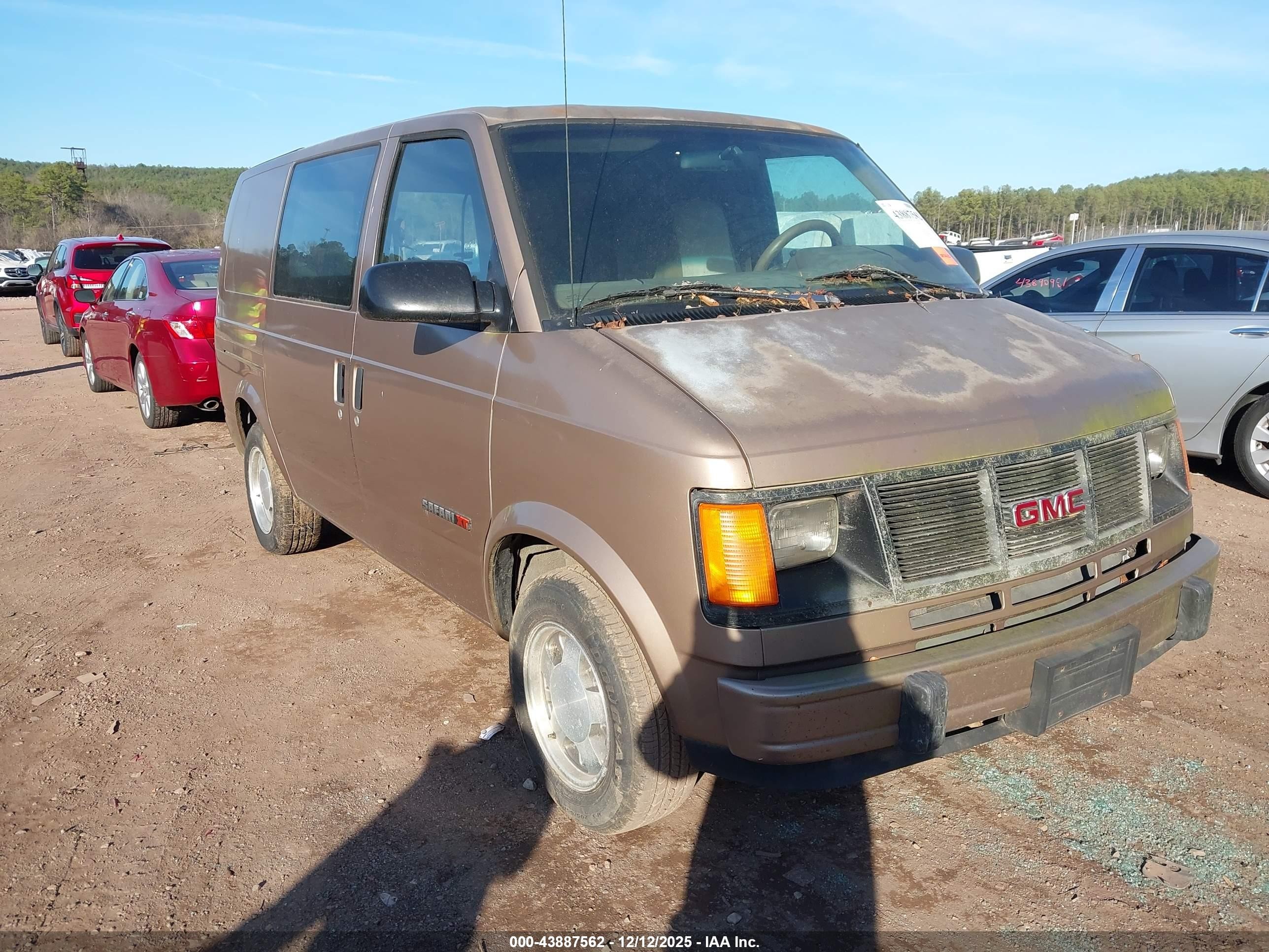 1994 GMC Safari, VIN 1GTDM19Z1RB523848 — Normal wear