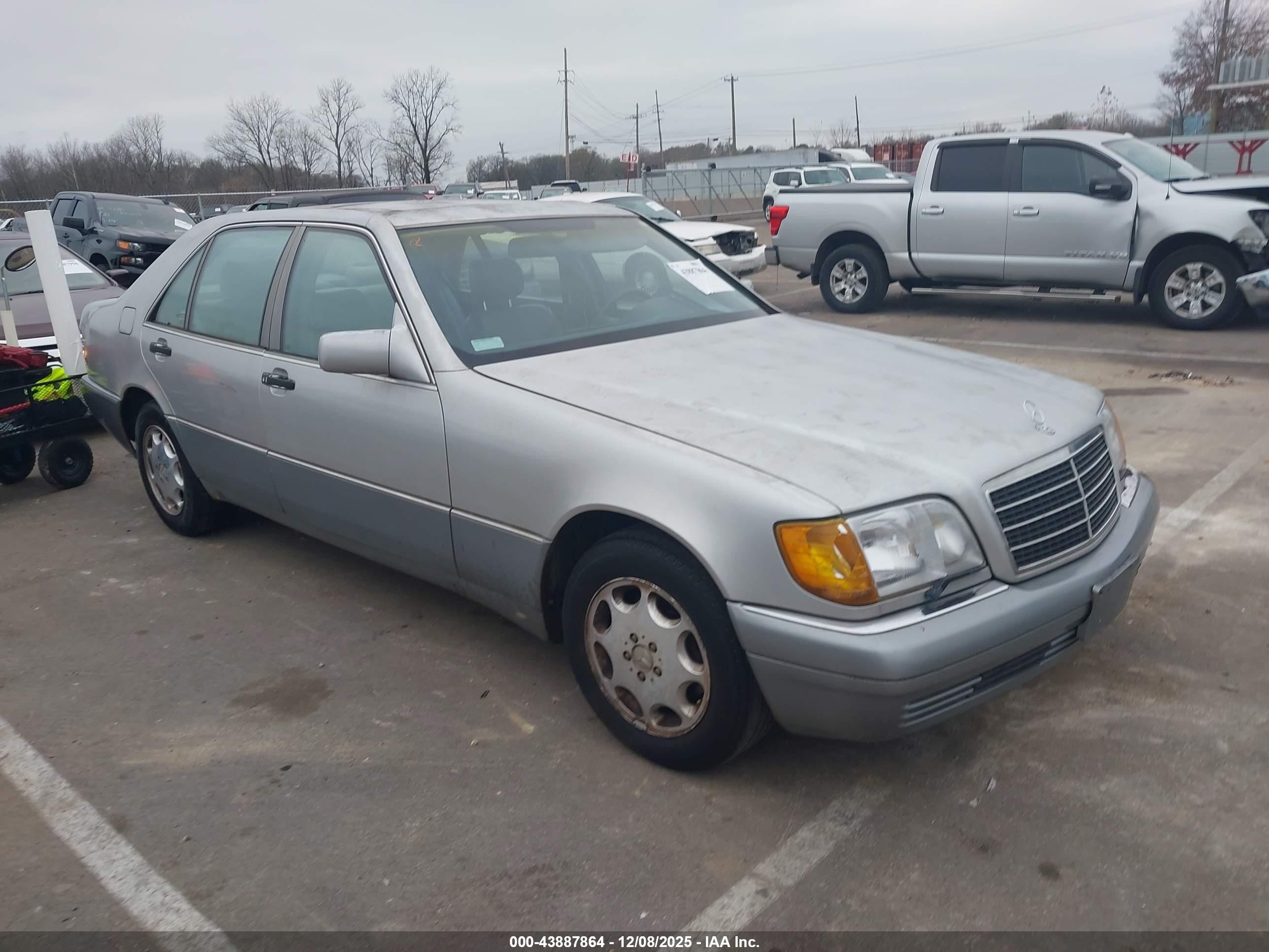 1993 Mercedes-Benz S 320, VIN WDBGA43E0PA119390 — Front end