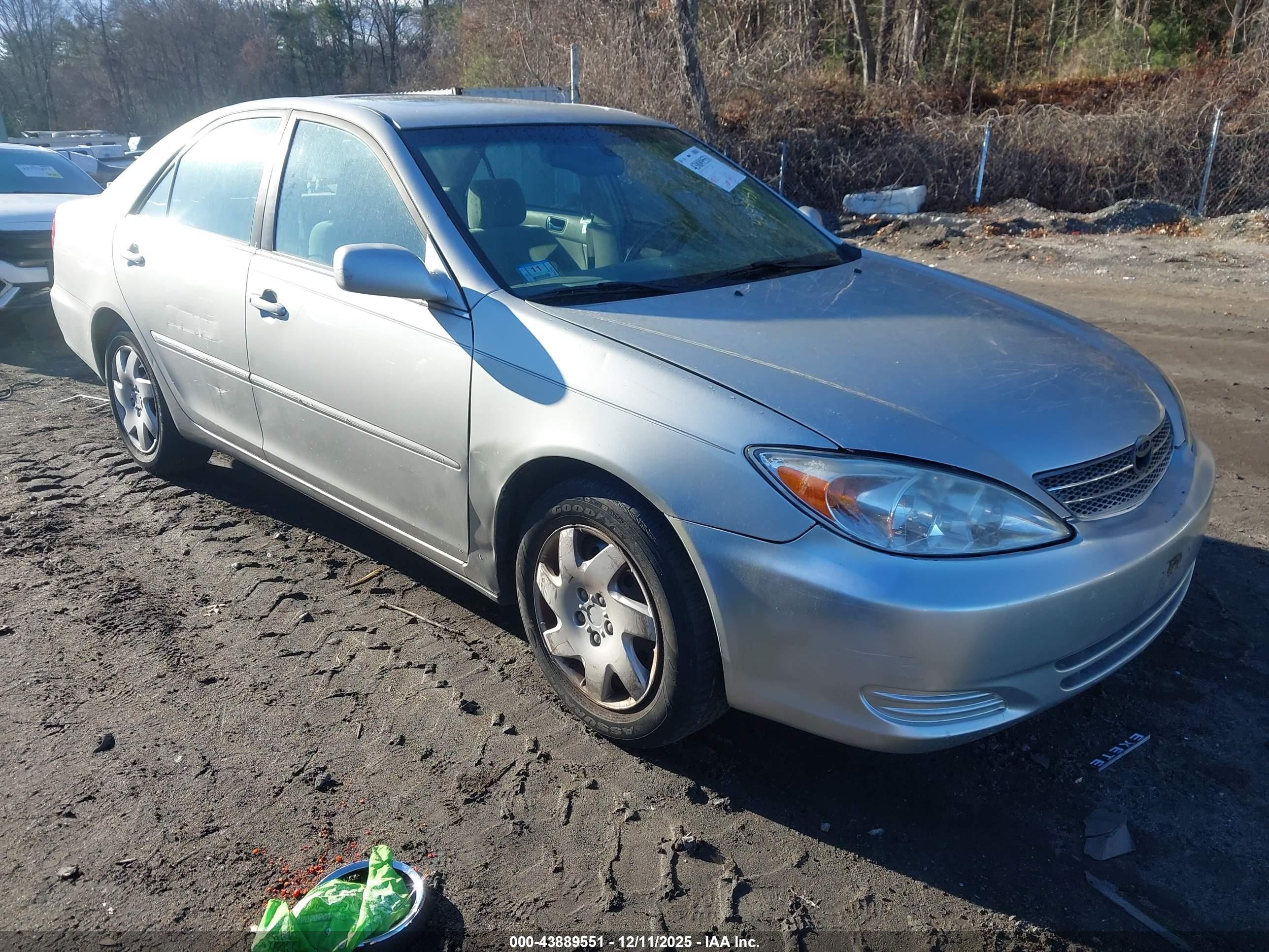 2003 Toyota Camry XLE, VIN 4T1BE30K33U662628 — Бок