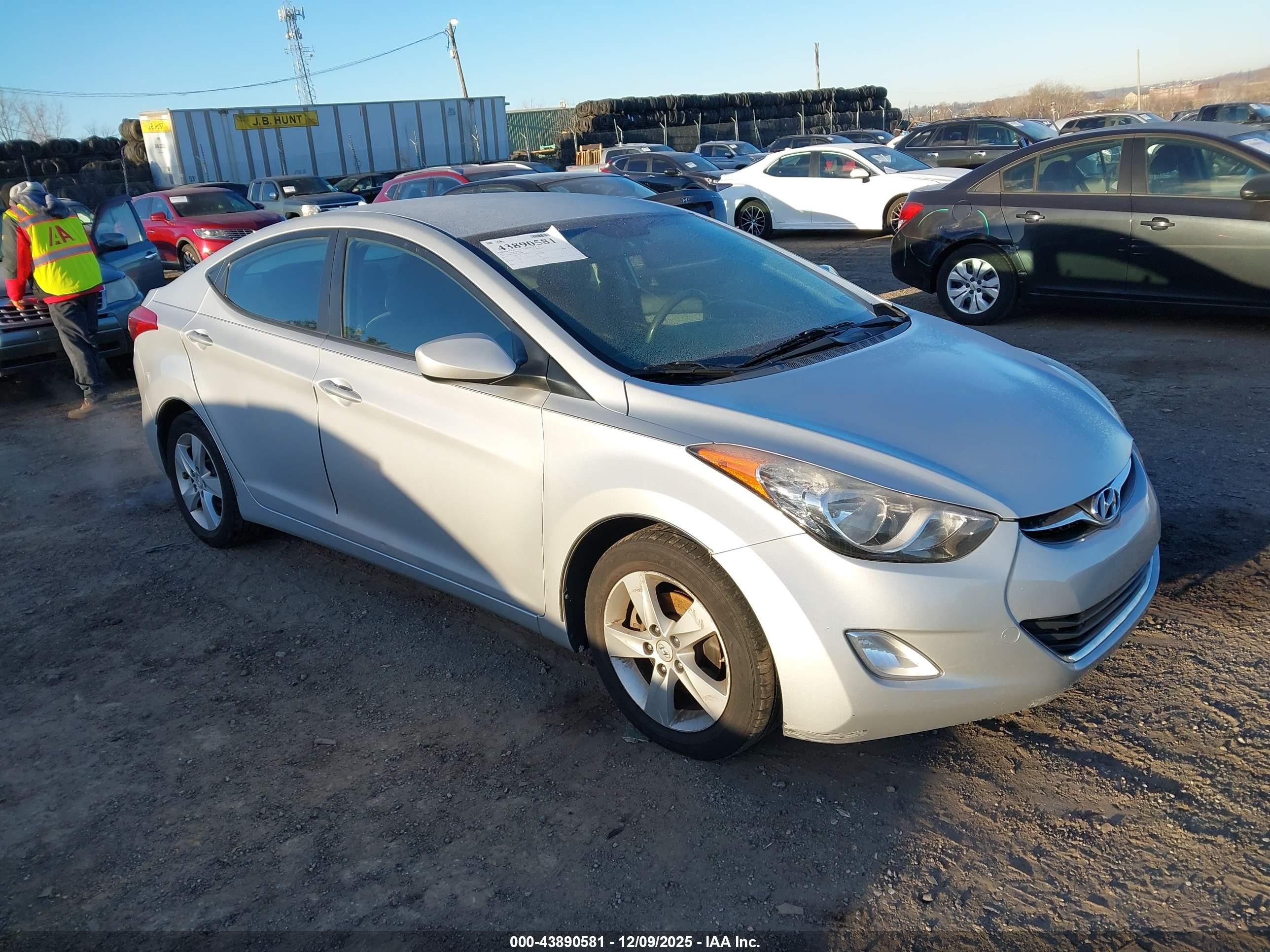 2012 Hyundai Elantra GLS, VIN KMHDH4AE4CU424091 — Normal wear